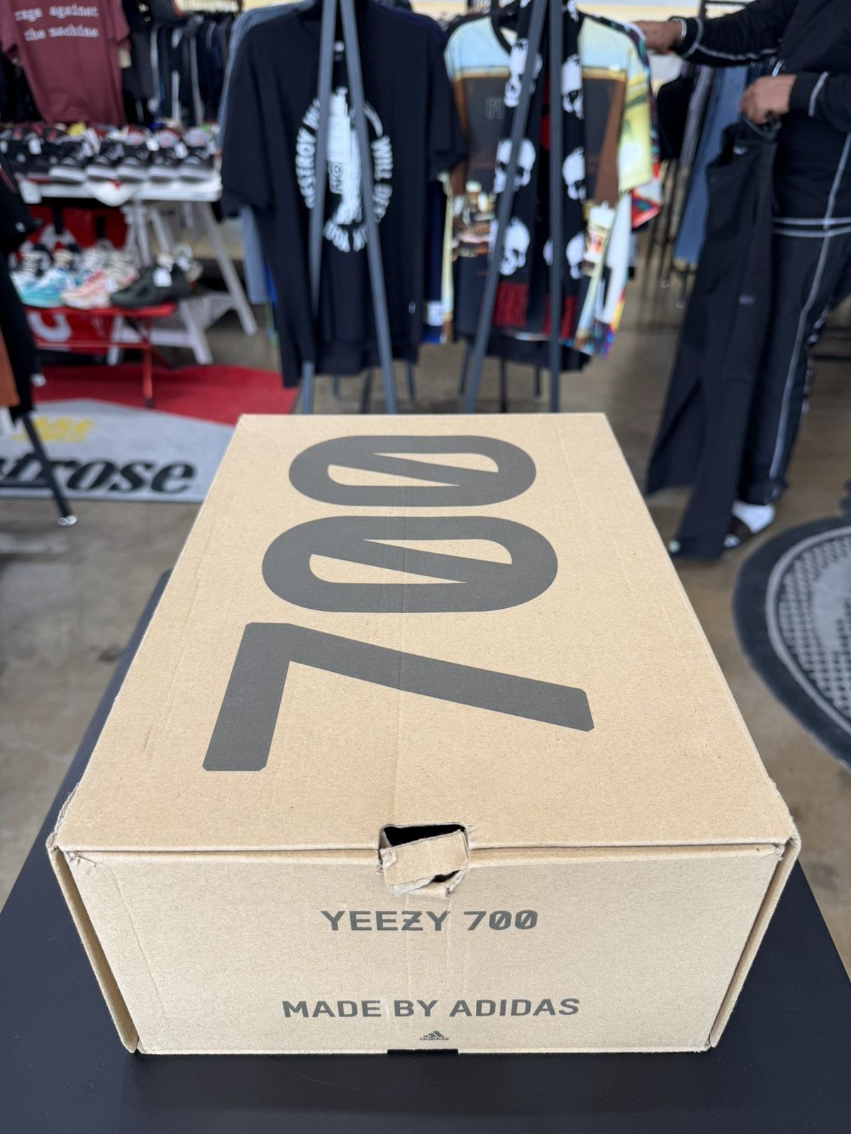 Adidas Adidas Yeezy 700 V3 Arzareth Size 10 (2020) Size US 10 / EU 43 - 15 Thumbnail