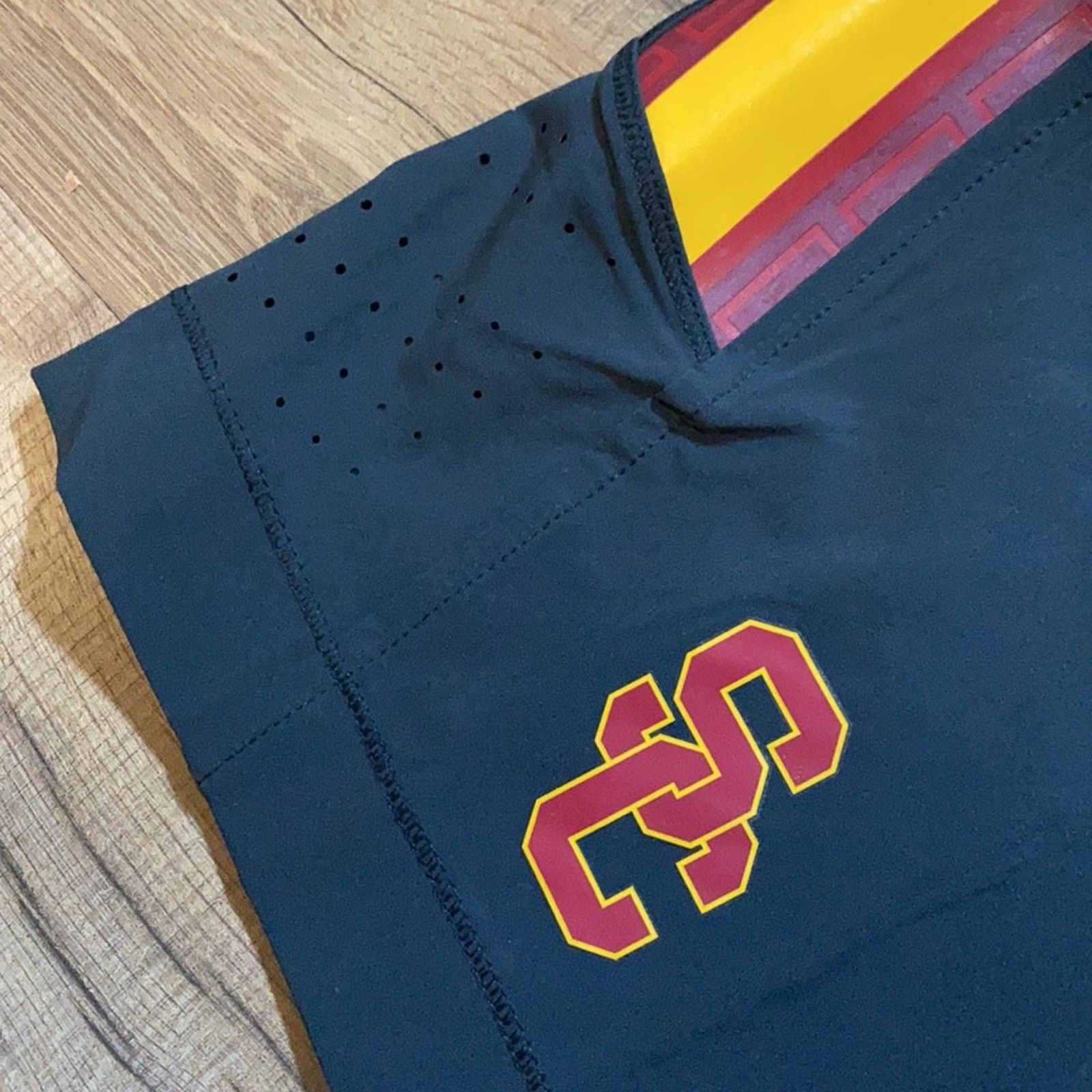 Nike 2014 Nike USC shorts Size US 32 / EU 48 - 2 Thumbnail