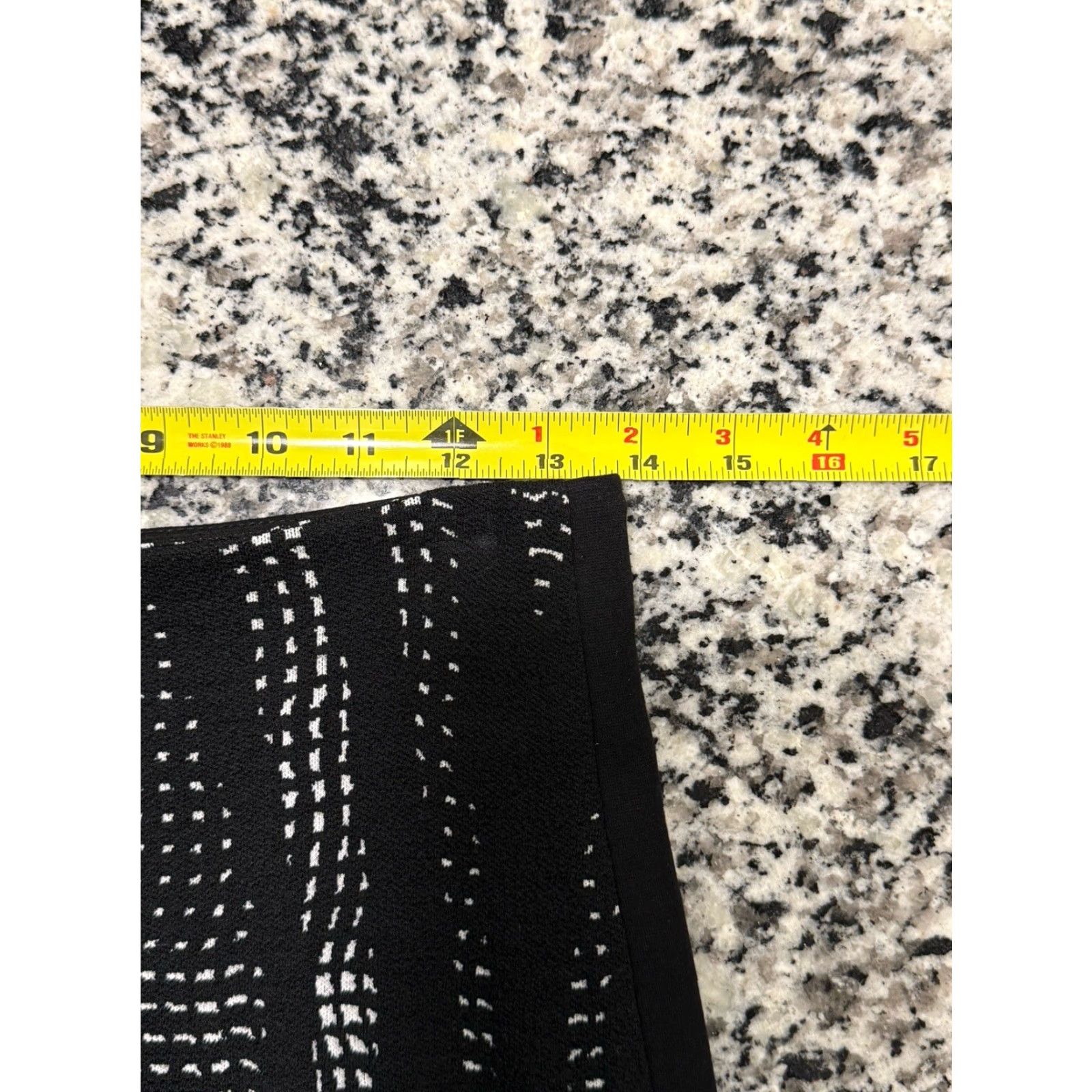 Diane von Furstenberg Diane von Furstenberg Panel Marta Pencil Skirt Black White Multicolor 4 EUC Women Knee Length Wool Acrylic Polyamide Straight & Pencil Size 4 Size 27" / US 4 / IT 40 - 3 Thumbnail