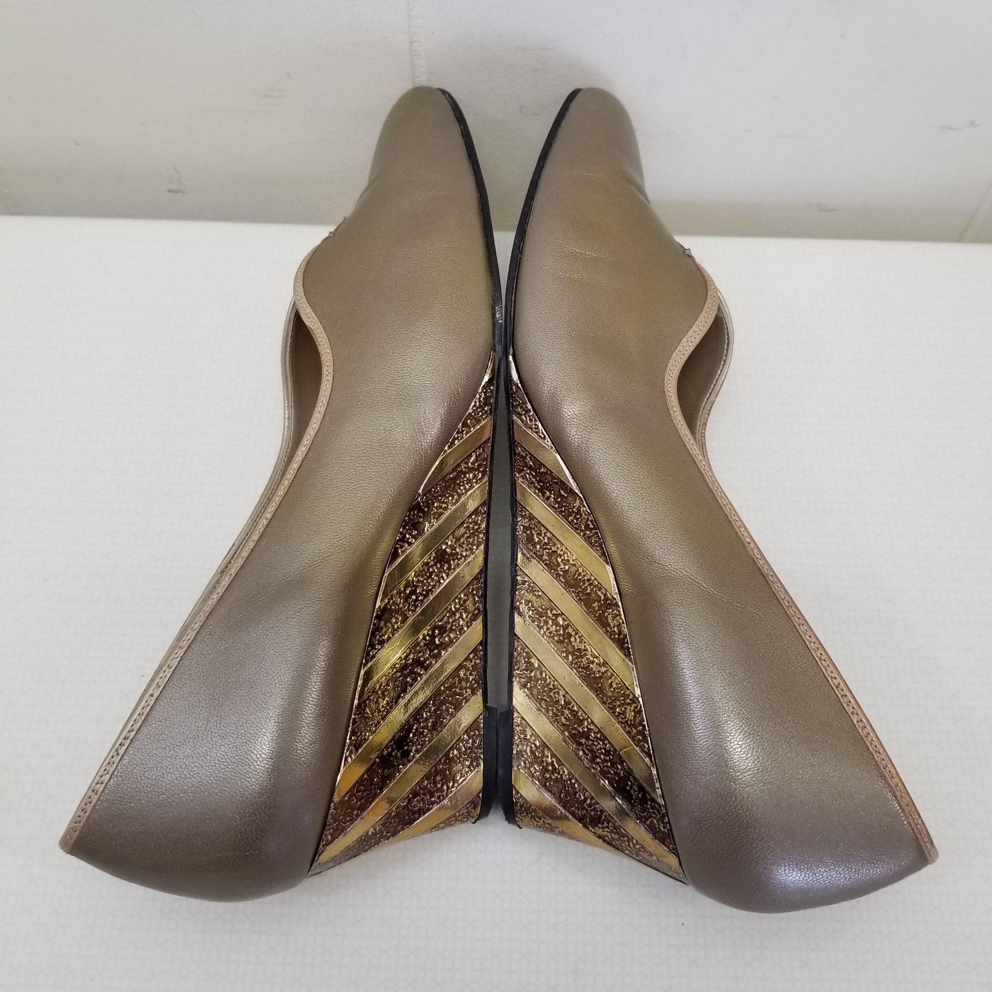 Other Magdesians 10N Gold Metallic Wedge Heels USA Vintage Slip On Size US 10 / IT 40 - 7 Thumbnail