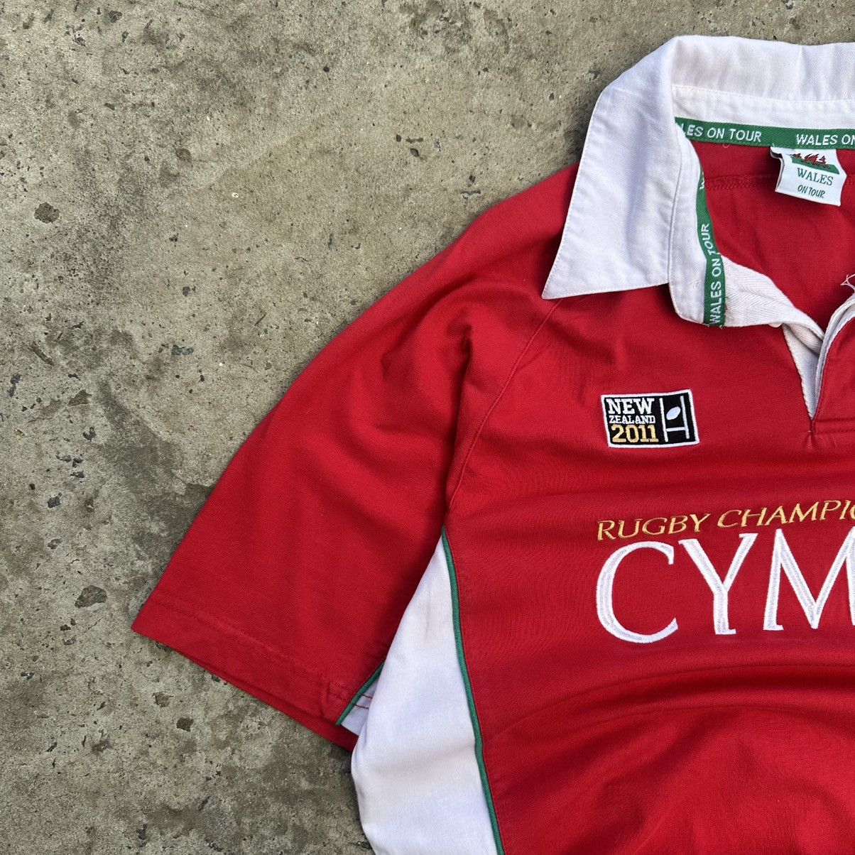 20471120 Vintage Rugby Championship 2011 Cymru 🏴󠁧󠁢󠁷󠁬󠁳󠁿 Polo T-shirts Size US L / EU 52-54 / 3 - 3 Thumbnail