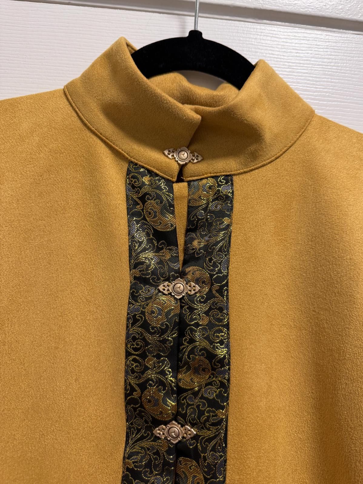 Designer Golden Mandarin-Collar Brocade Jacket – Chic & Cultural Size L / US 10 / IT 46 - 3 Thumbnail