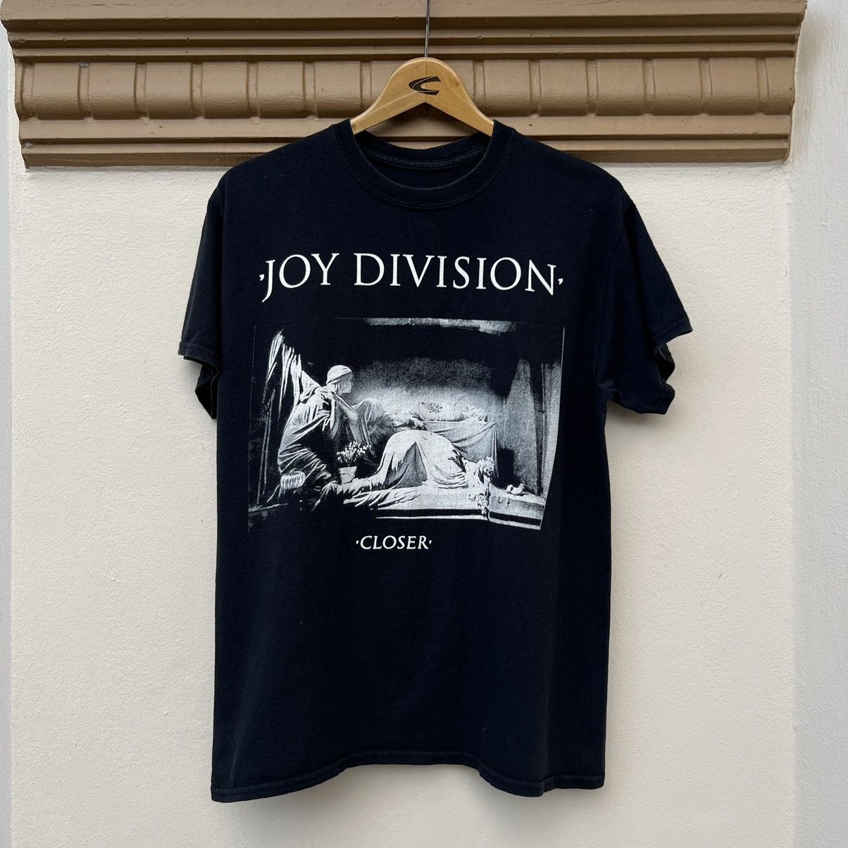 Mens Music Tshirt T-Shirt – Official 'Closer' Band Logo Tee, 100