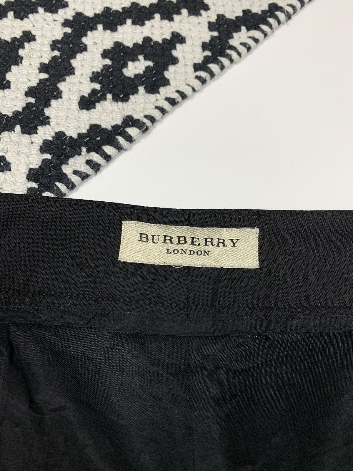 Burberry × Designer Burberry London Wool Black Dress Pants High Rise Woman Size 27" / US 4 / IT 40 - 8 Thumbnail