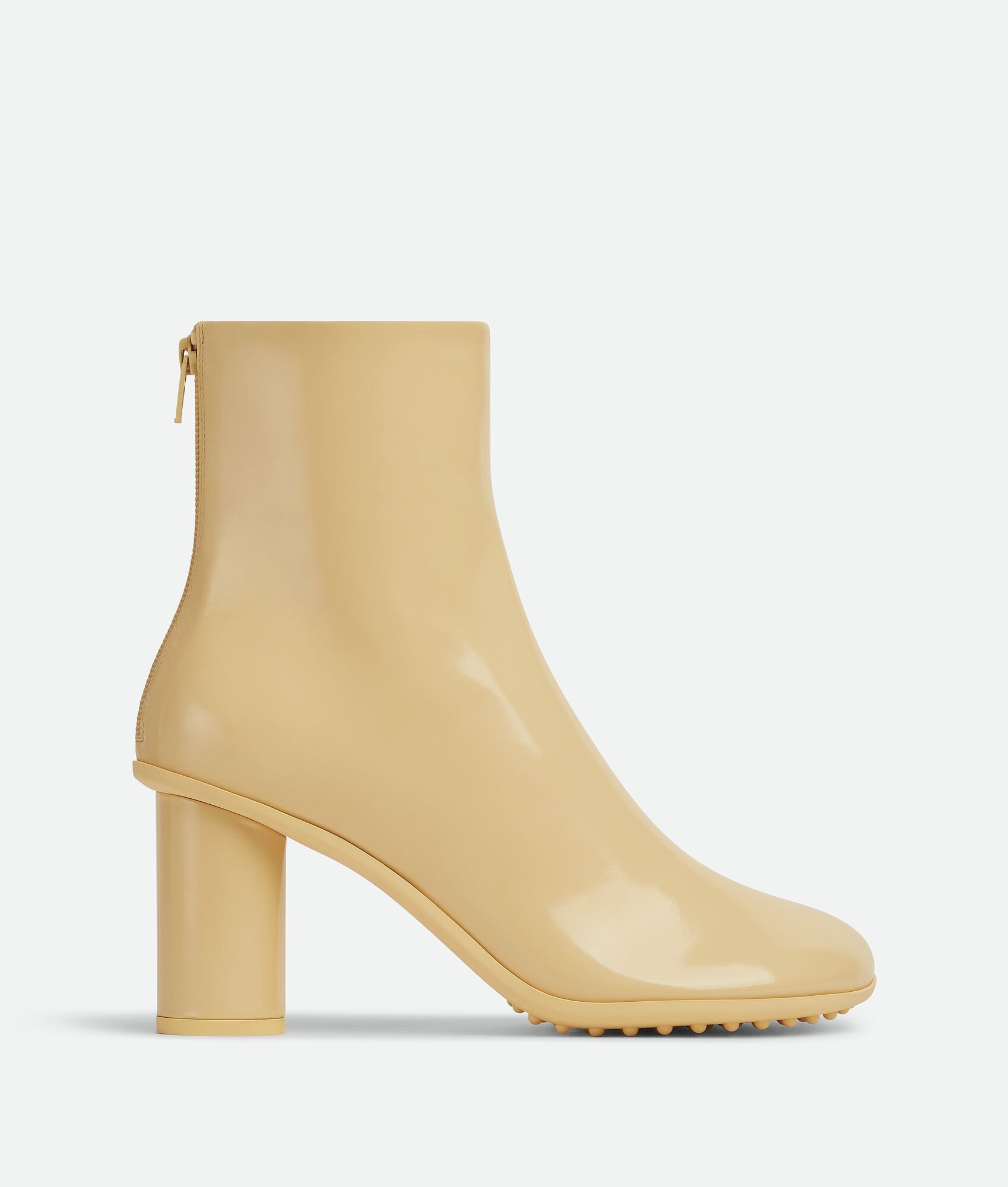 o1s1rm1125 Atomic Ankle Boots in Beige