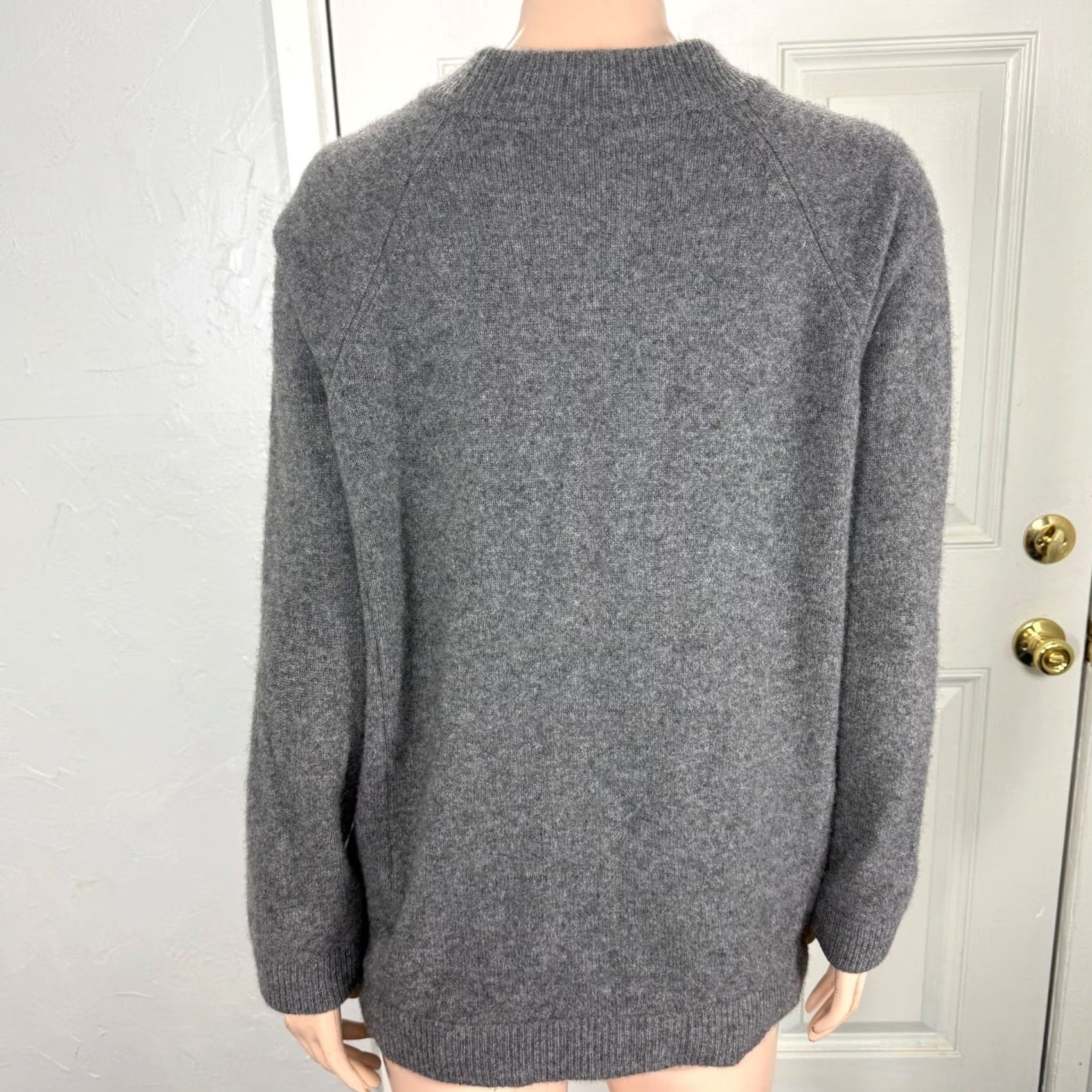 Vintage Minnie Rose Sweater Women's XS Cashmere Knit Crew neck Pullover L/S Soft F4-12 Size XS / US 0-2 / IT 36-38 - 3 Thumbnail