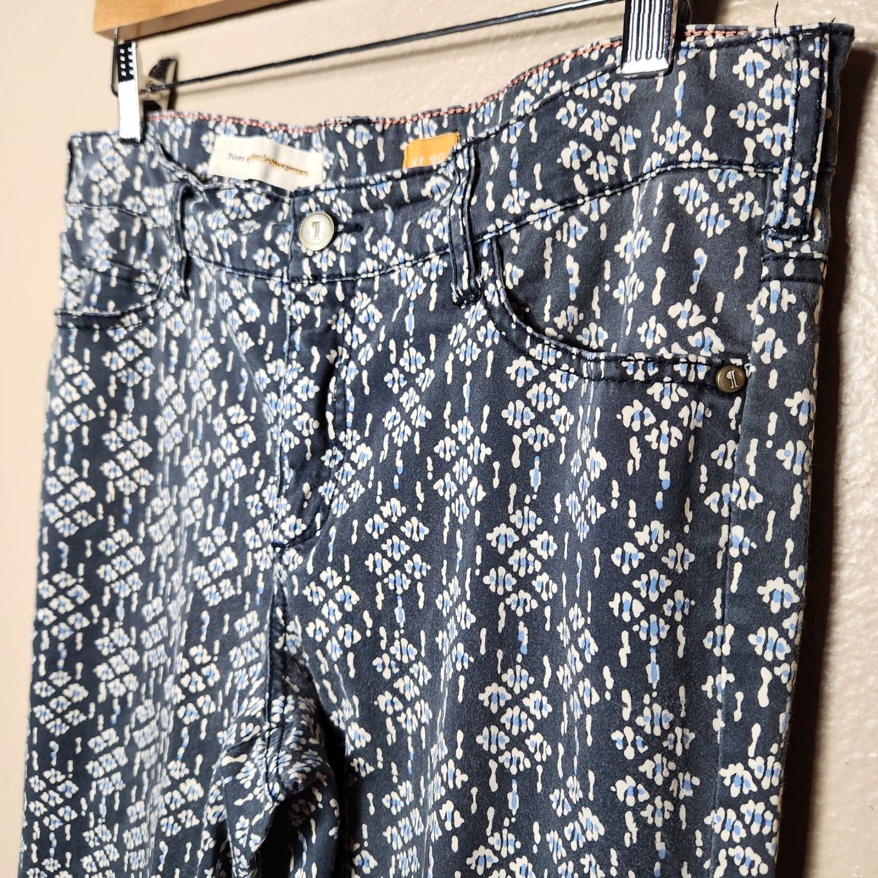 Anthropologie Anthropologie Pilcro Ikat/Tribal Patterned Serif Zip Ankle Pants Women's Size 30 Gray Cotton Blend Zip Ankles Bohemian Preppy 90s? No, remove. Size 30" / US 8 / IT 44 - 6 Thumbnail