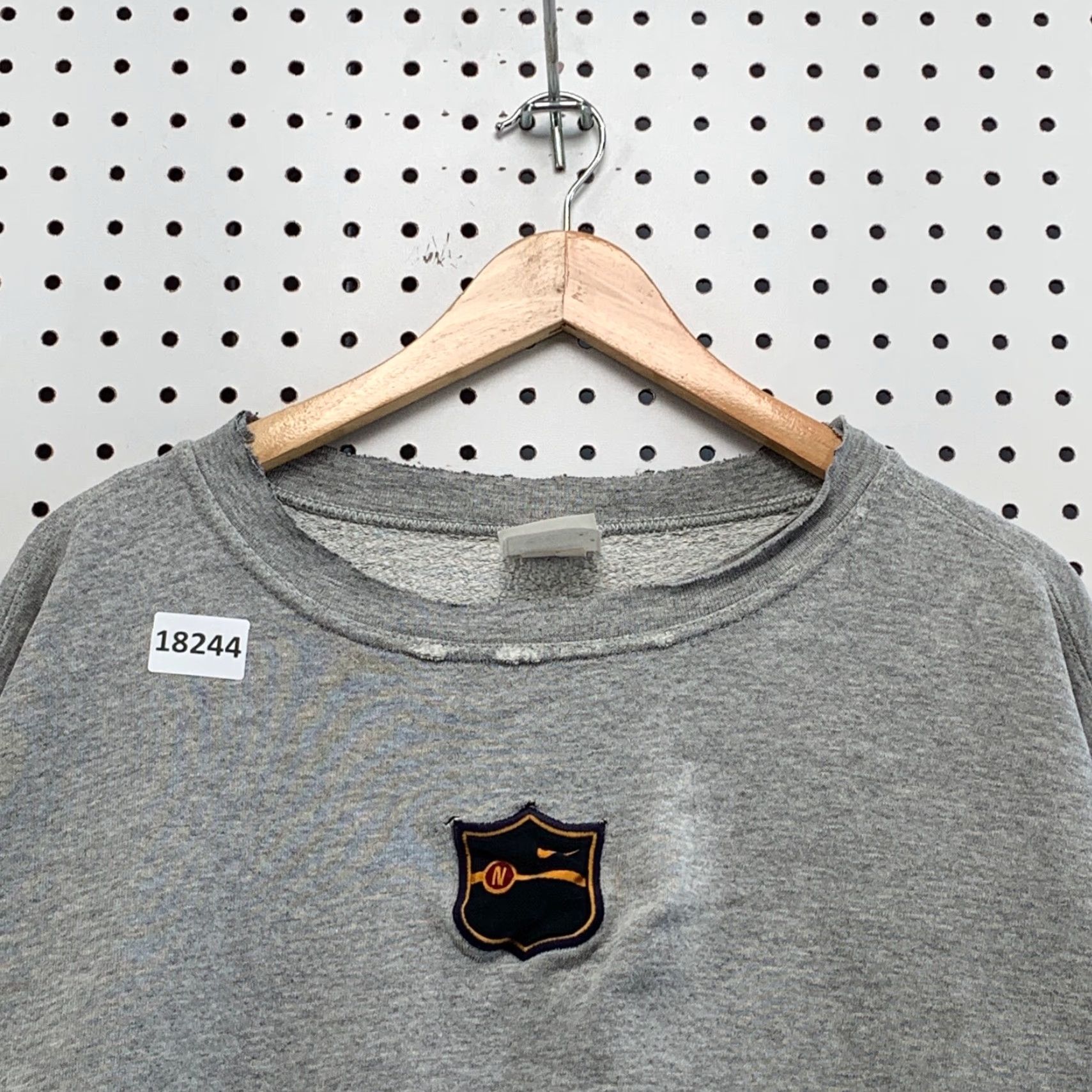 Nike VINTAGE 90s Nike Crew Neck Sweatshirt Adult XL Gray Center Swoosh Embroidered Mens Size US XL / EU 56 / 4 - 6 Thumbnail
