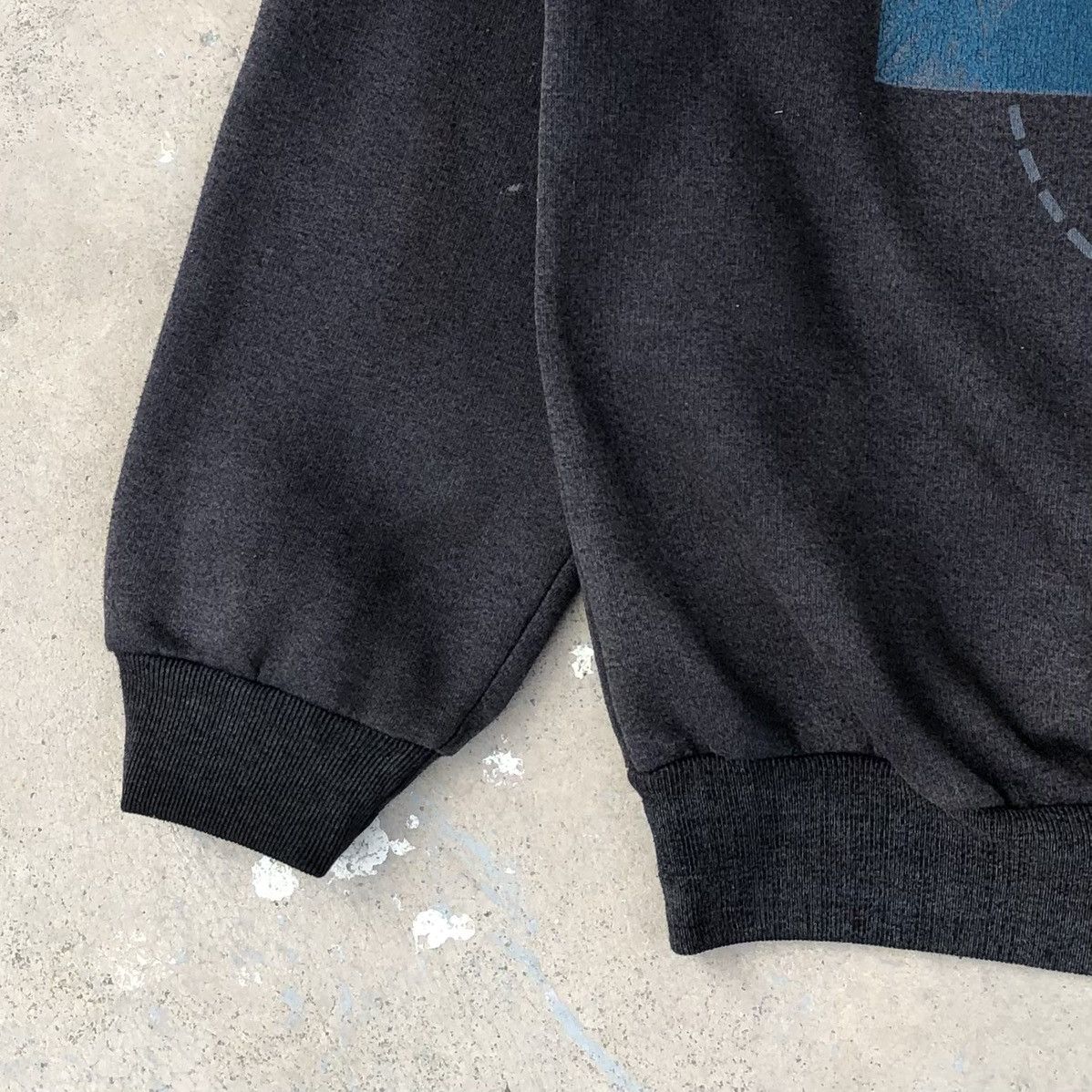 Nike Vintage Nike Air Jordan Michael Jordon Sun Faded Sweatshirts Size US L / EU 52-54 / 3 - 8 Thumbnail