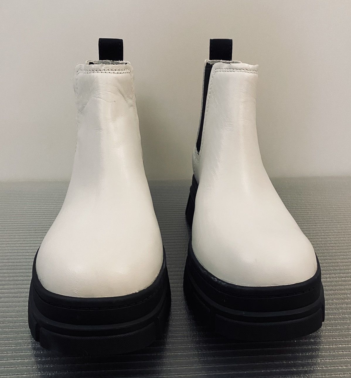 Ugg Ugg Ashton Chelsea white waterproof lug sole boots 9 NWOB Size US 9 / IT 39 - 3 Thumbnail
