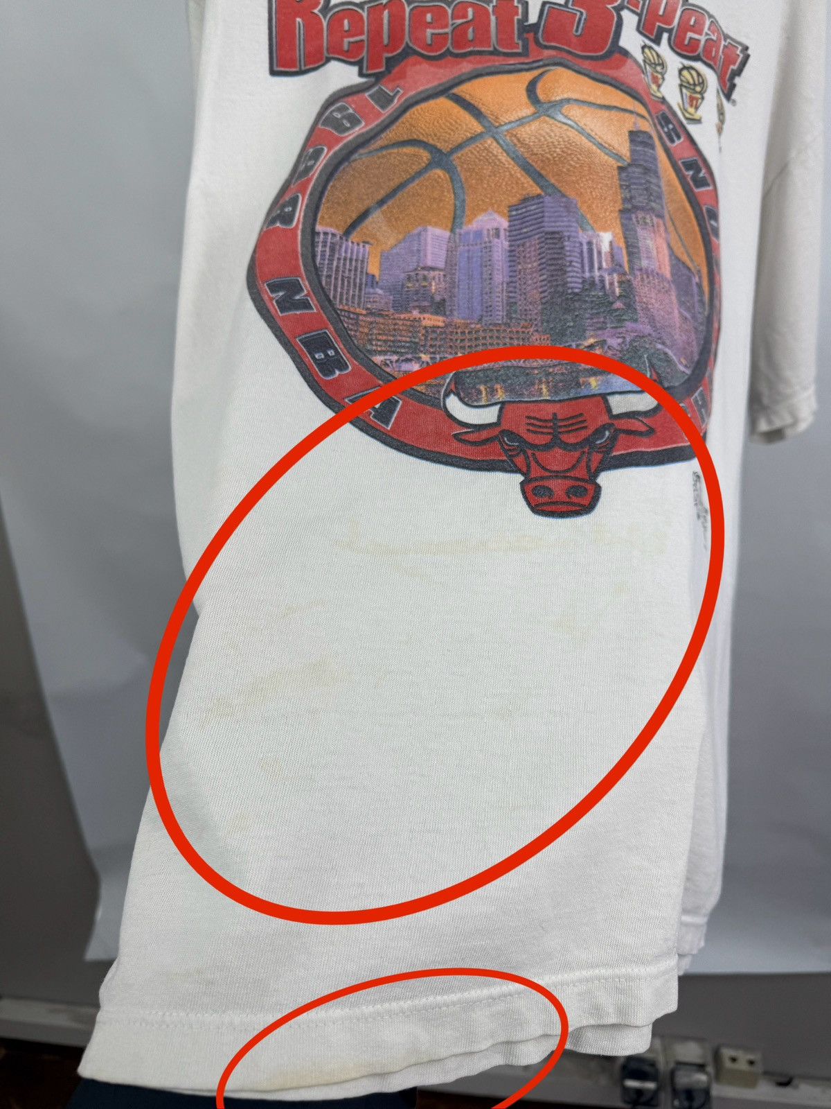 Starter 🇺🇸 Vintage 1998 Chicago Bulls Repeat 3 Peat Starter T-Shir Size US XXL / EU 58 / 5 - 13 Thumbnail