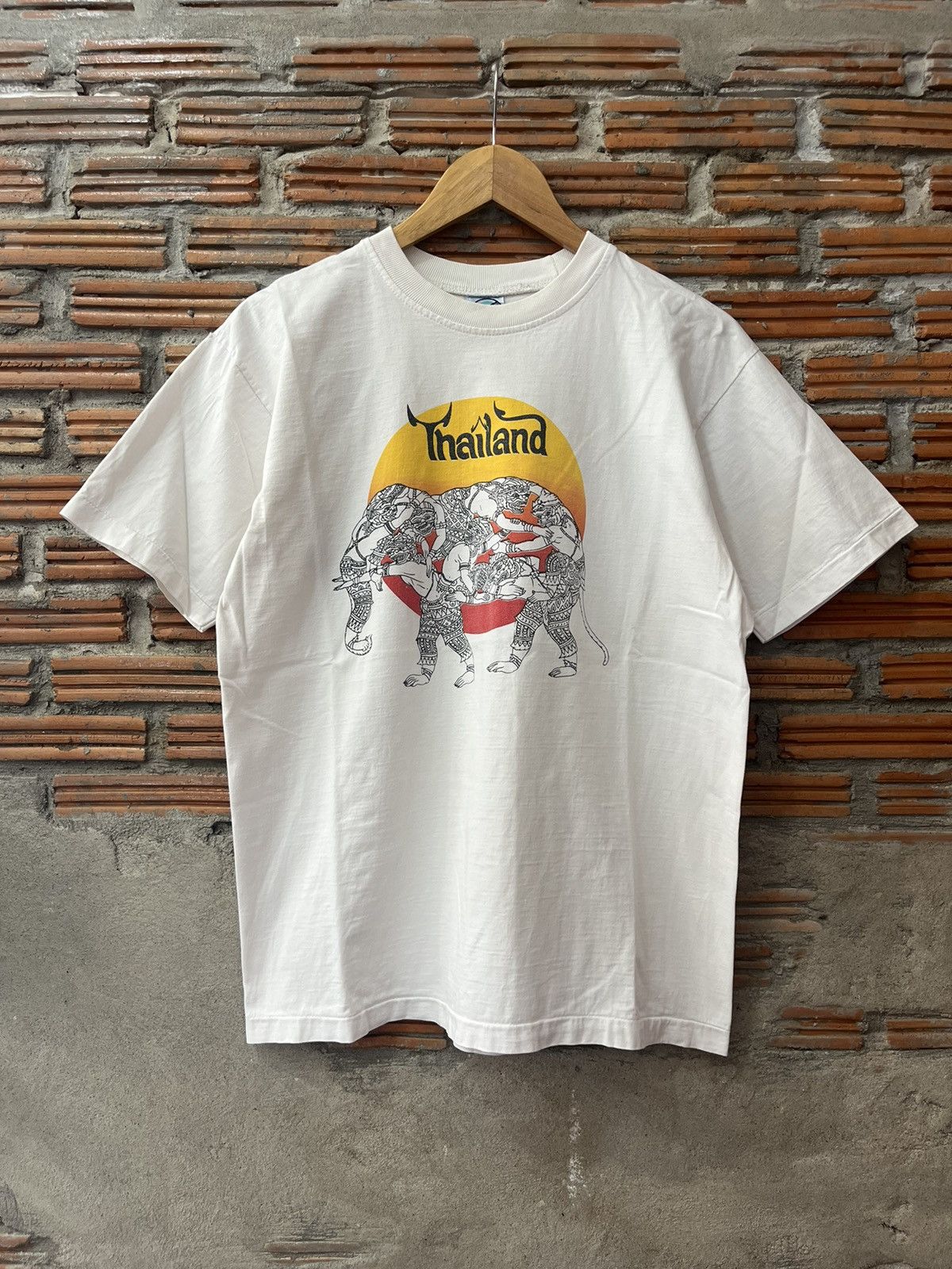 Arts & Science Vintage THAILAND Artwork Design 90’s Tshirt Size US M / EU 48-50 / 2 - 2 Thumbnail