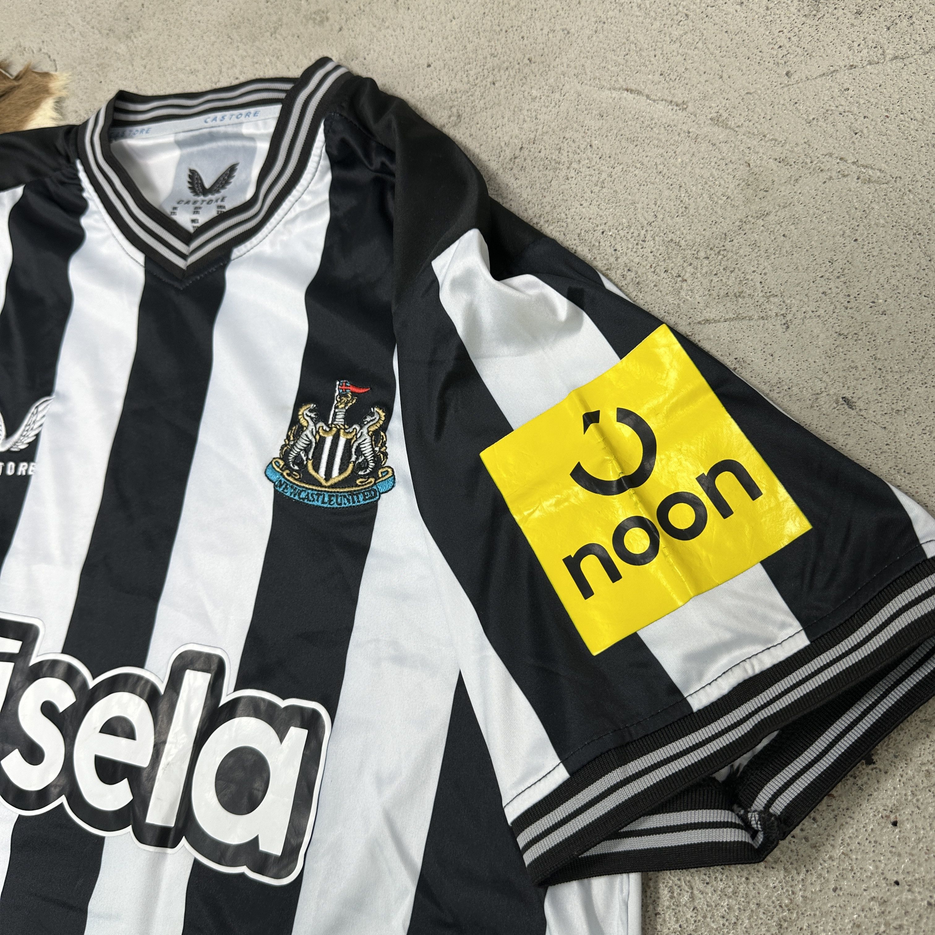 Vintage Vintage Sporty Castore Newcastle United FC 23/24 Jersey 00s Size US XXL / EU 58 / 5 - 3 Thumbnail