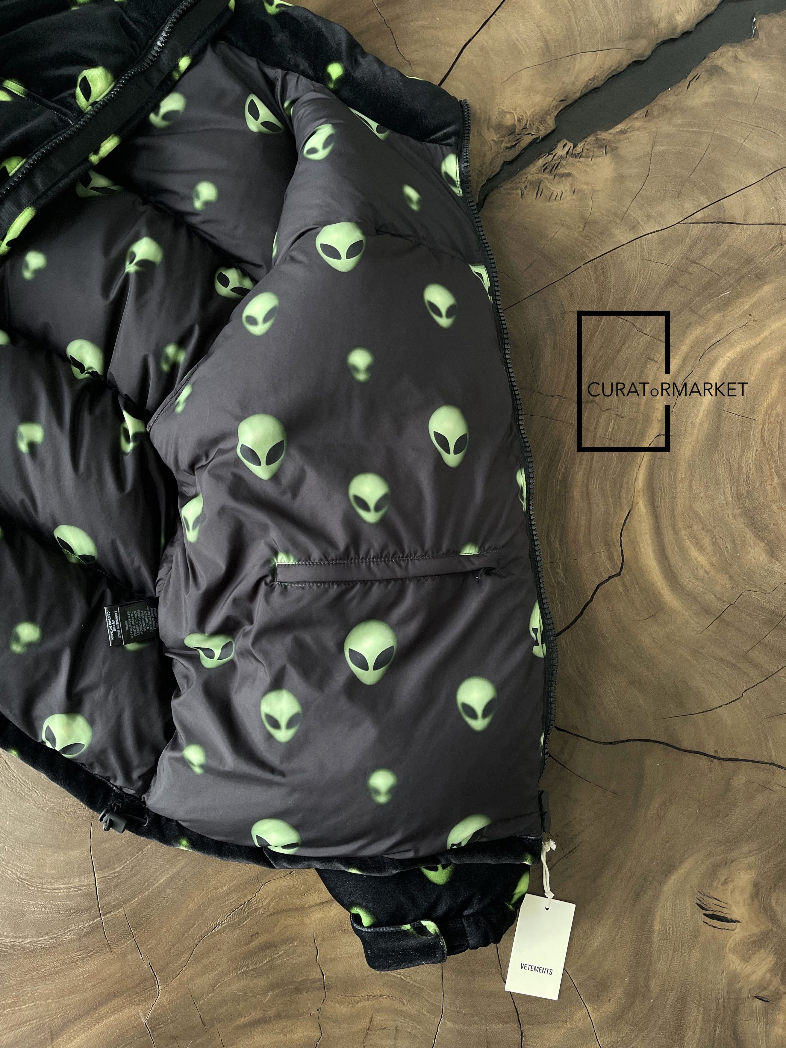 Vetements RARE Space Alien Head Velvet Down Padded Puffer Jacket FW22 Size US L / EU 52-54 / 3 - 5 Thumbnail