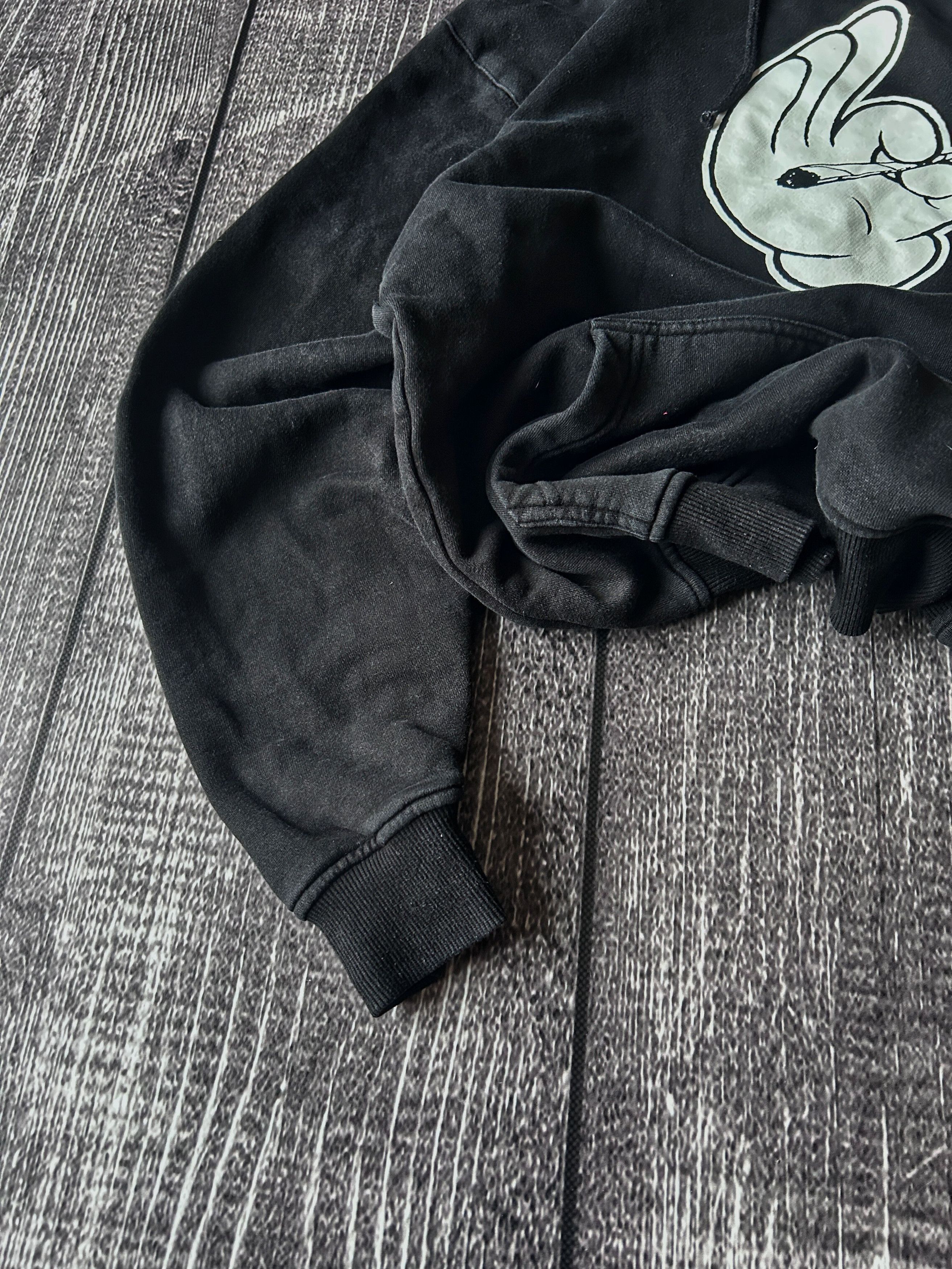 Vintage Black Graphic Hoodie Smoking Hand Print Streetwear Pullover Size US L / EU 52-54 / 3 - 2 Thumbnail