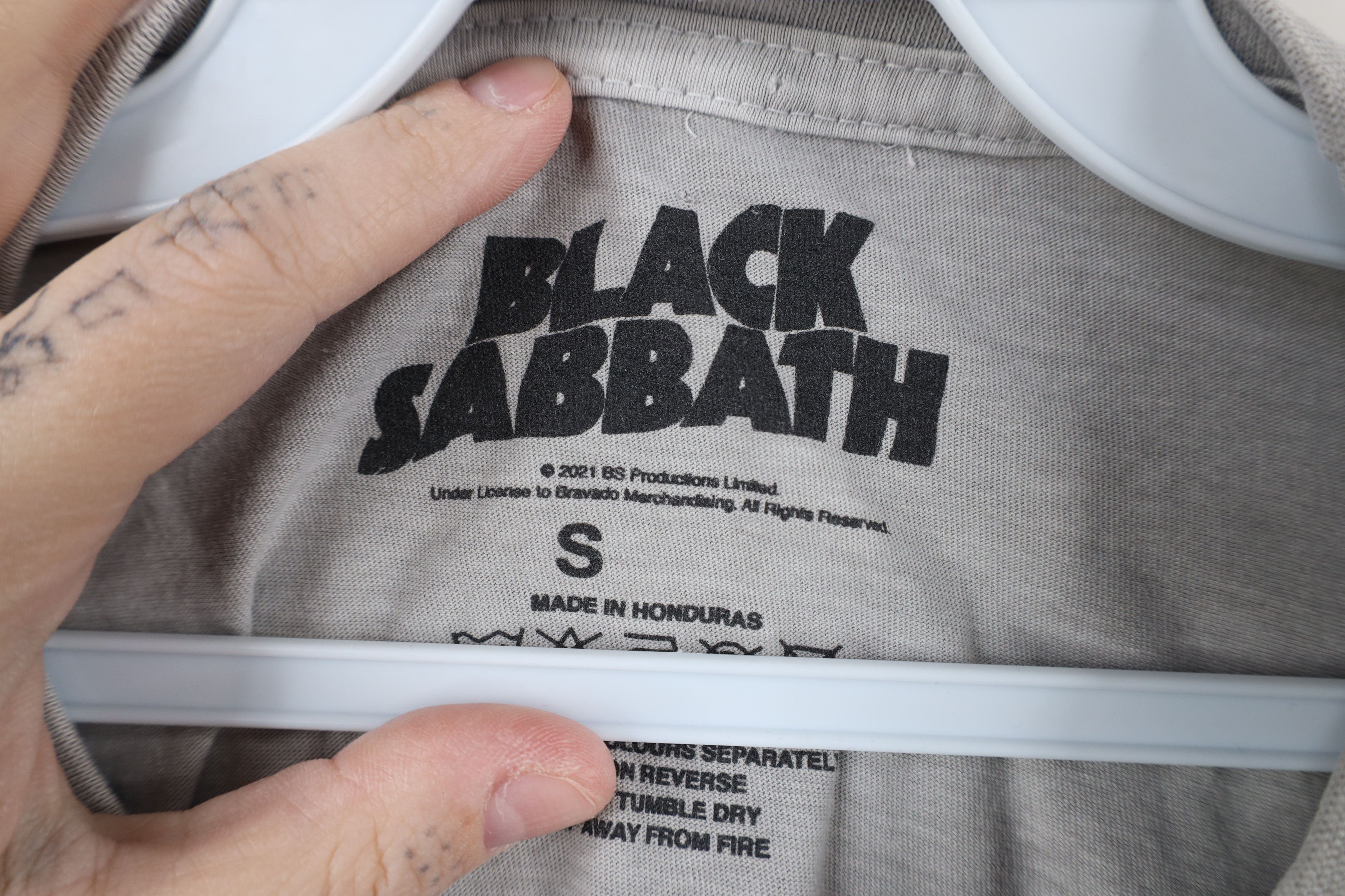 Vintage Retro Y2K Spell Out Ozzy Osbourne Black Sabbath Band T-Shirt Size US S / EU 44-46 / 1 - 6 Thumbnail