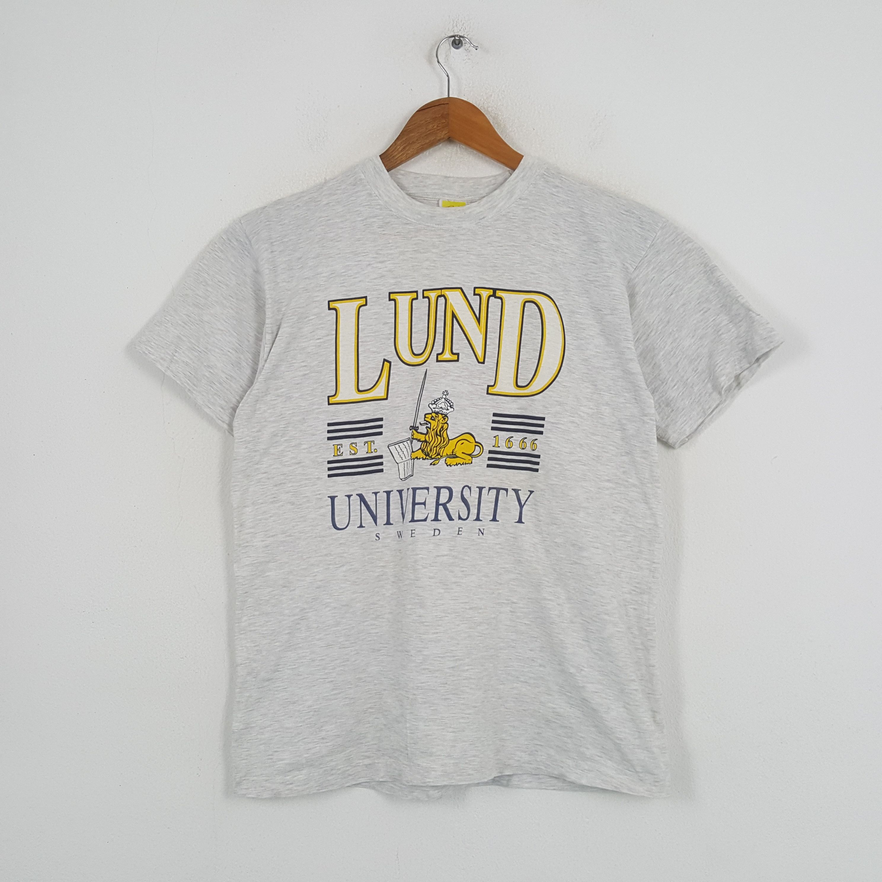 Designer × Vintage Vintage LUND UNIVERSITY Sweden Student T-shirt C285N70 Size US M / EU 48-50 / 2 - 1 Thumbnail