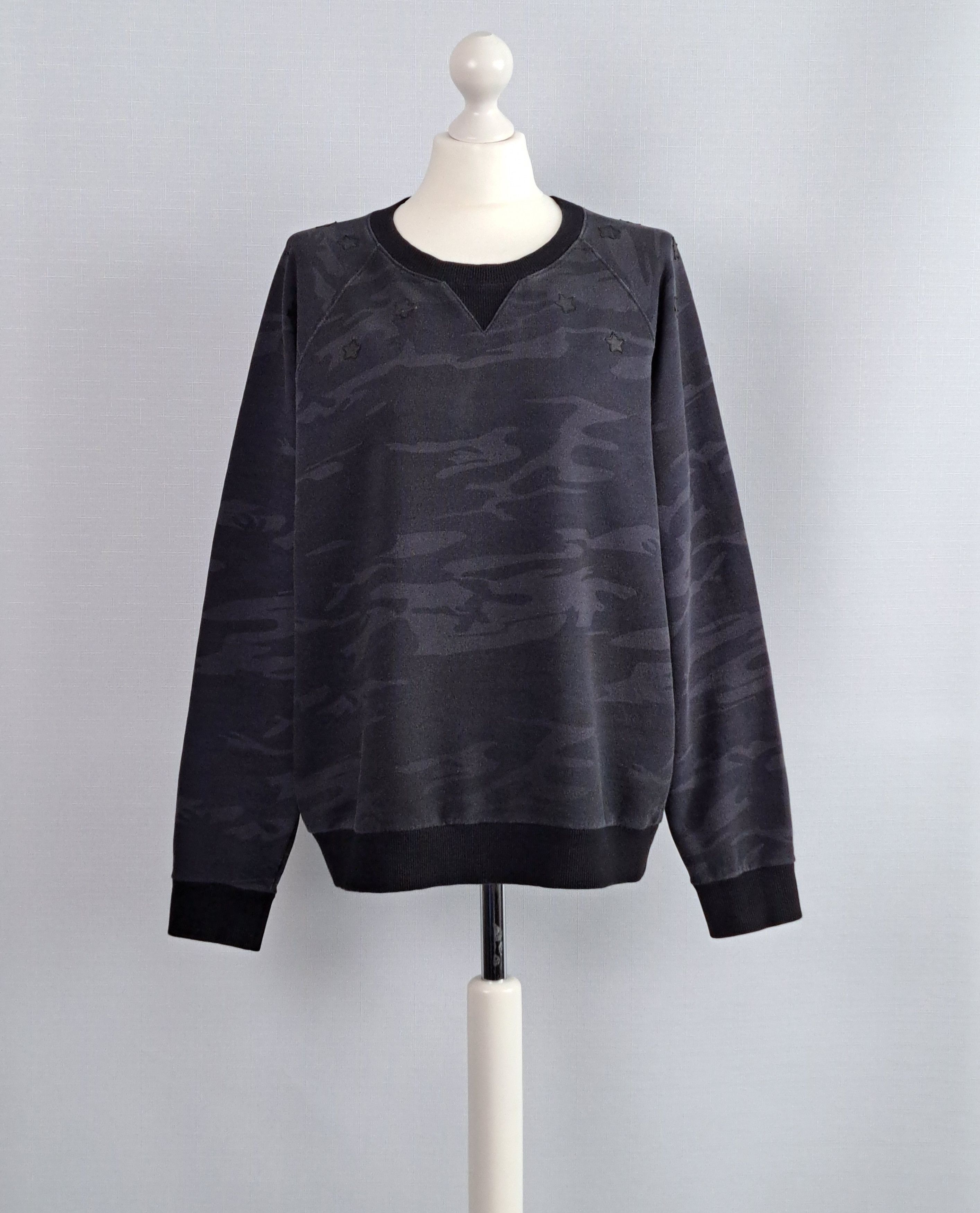 Saint Laurent Paris Saint Laurent Paris camo star crew sweatshirt. Size S Size US S / EU 44-46 / 1 - 1 Thumbnail