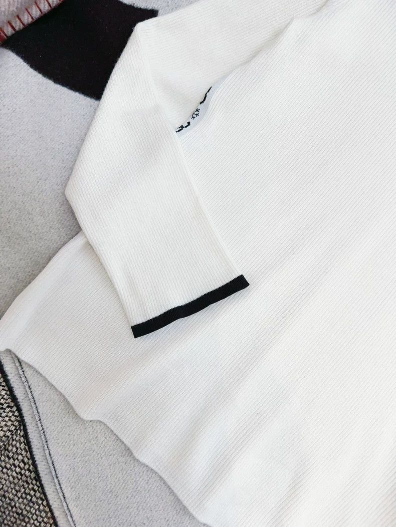 Chanel Chanel Logo on both sides white black border round neck lo Size S / US 4 / IT 40 - 3 Thumbnail