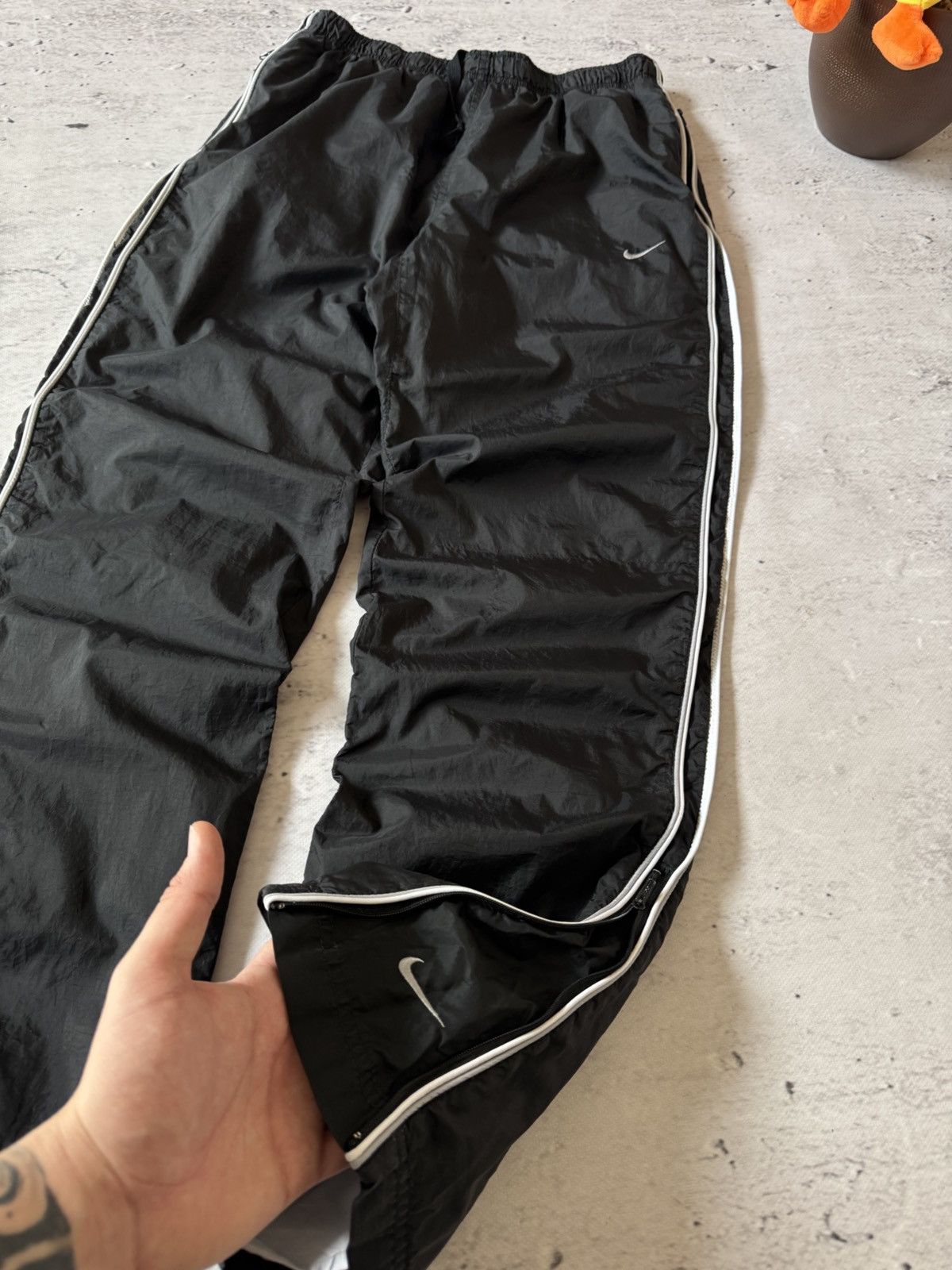 Nike × Vintage NIKE NYLON VINTAGE Y2K OVERSIZE BAGGY FIT PANTS SWEATPANTS Size US 32 / EU 48 - 4 Thumbnail