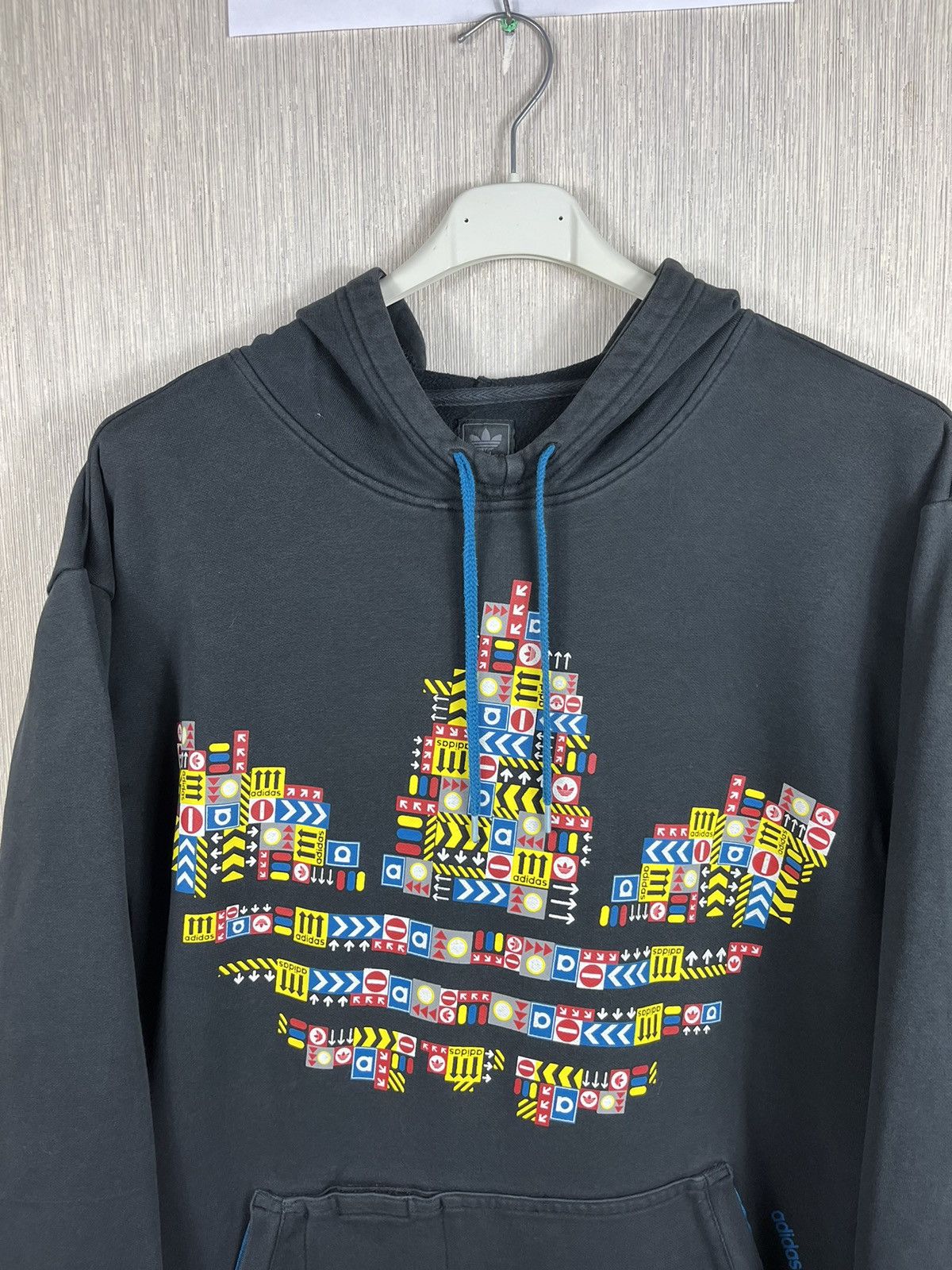 Adidas × Vintage Vintage Adidas y2k hoodie sweatshirt big logo road signs Size US L / EU 52-54 / 3 - 4 Thumbnail