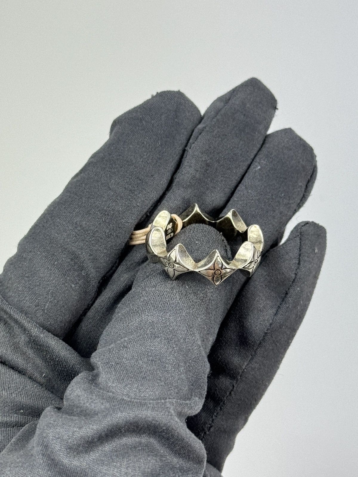Louis Vuitton LV SPIKEY FLOWER SILVER RING SIZE L Size ONE SIZE - 3 Thumbnail