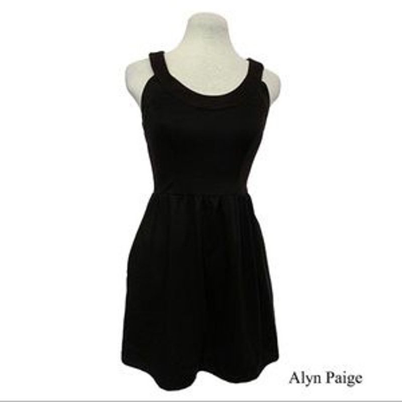 Dillard's Alyn Paige | Cutout Back Pocketed Dress | Size 5/6 Size M / US 6-8 / IT 42-44 - 5 Thumbnail