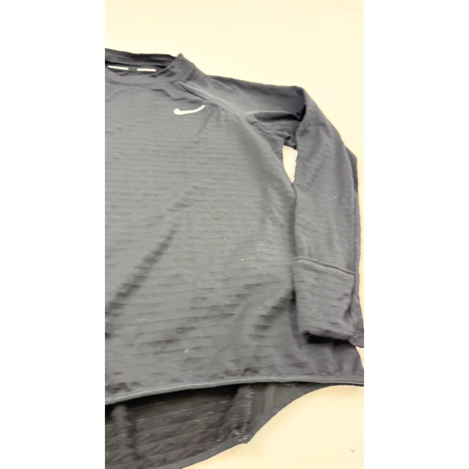 Nike Nike Therma Shirt Women M Black Long Sleeve Pullover Running Size M / US 6-8 / IT 42-44 - 3 Thumbnail