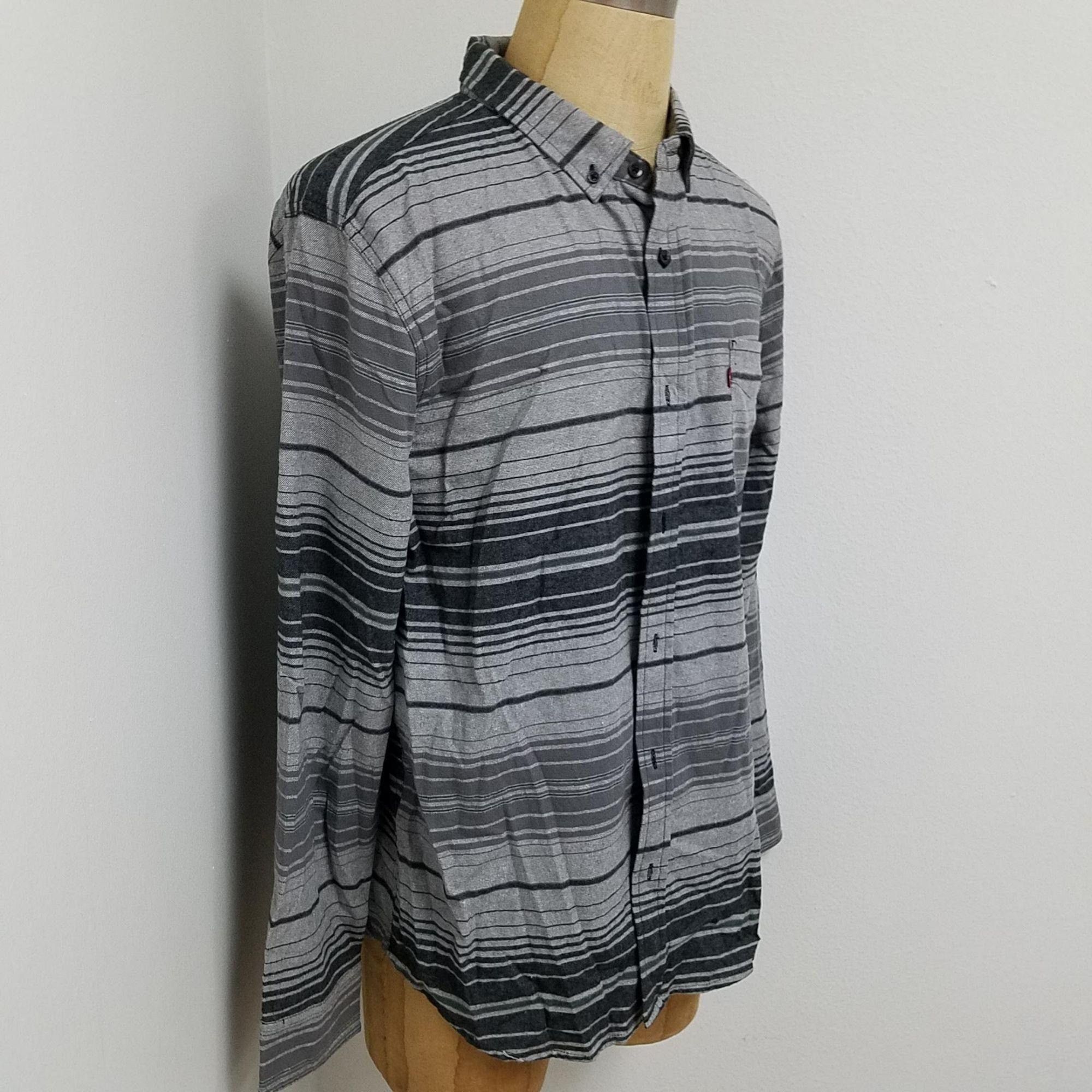 Levi's Levi's Men's Plaid Shirt. XL Size US XL / EU 56 / 4 - 3 Thumbnail