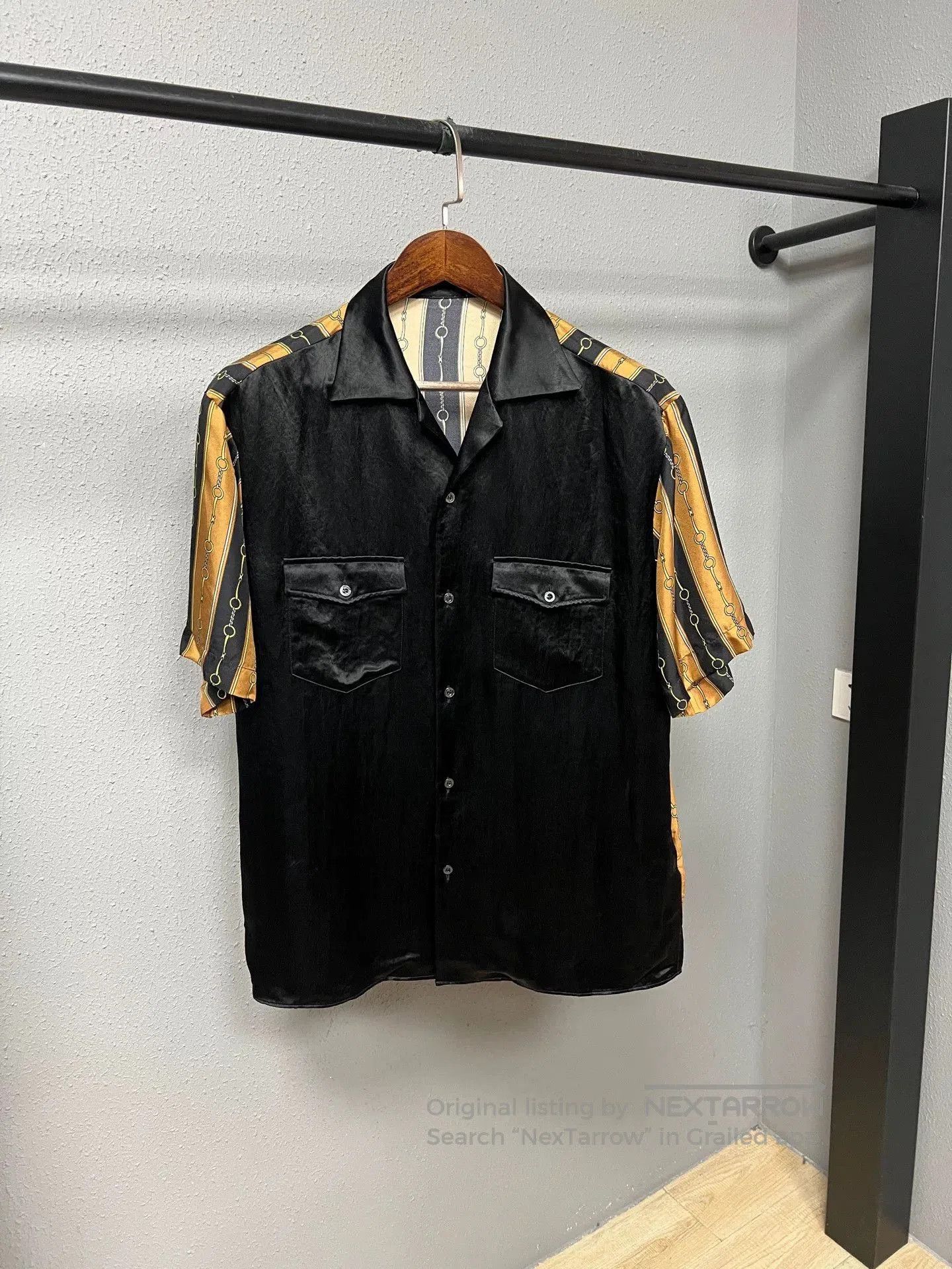 Gucci gucci lock buckle shirt in gold and black. Size US L / EU 52-54 / 3 - 1 Thumbnail