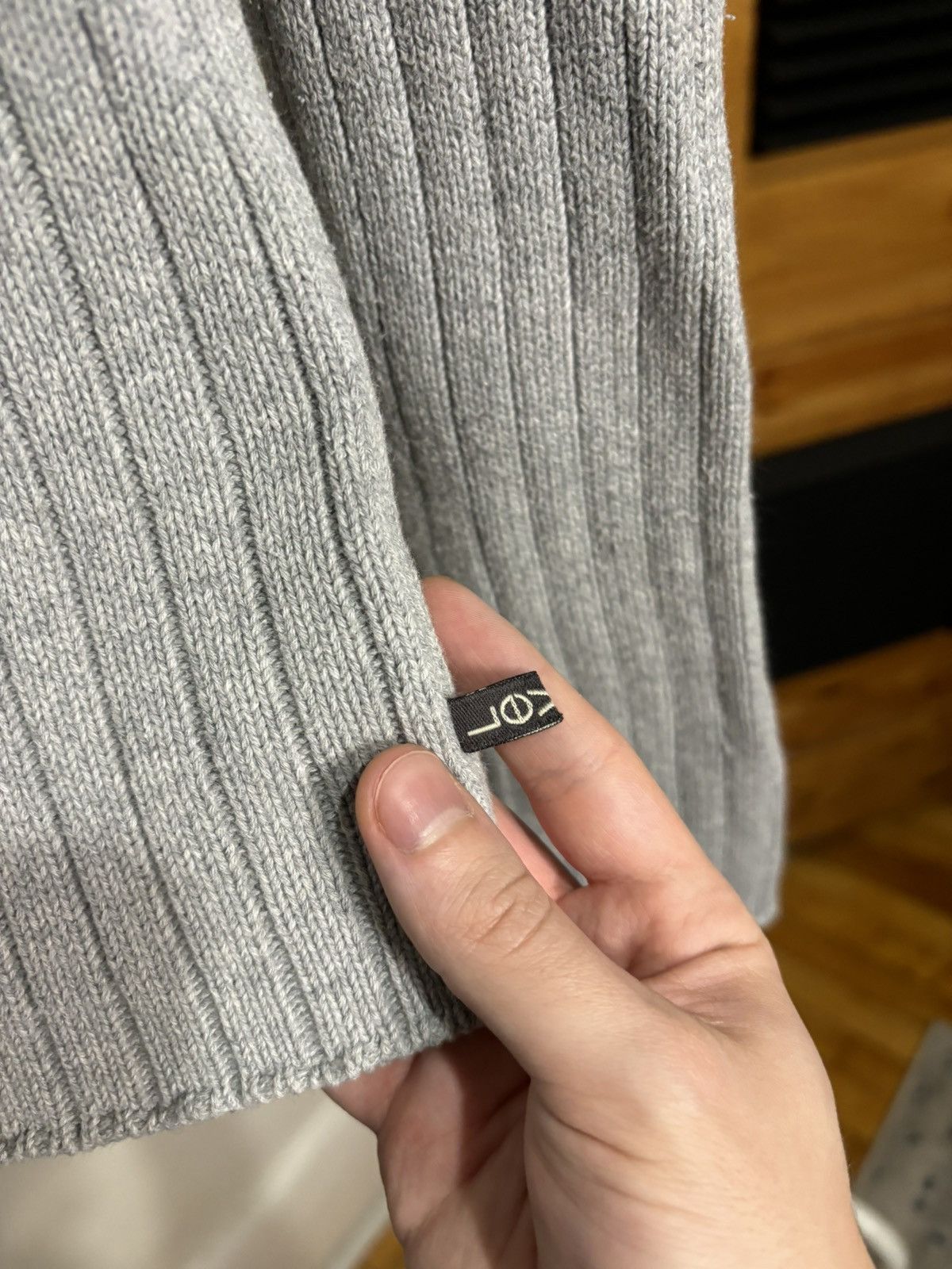 Levi's × Vintage Vintage Y2K Levi's Grey Ribbed Sweater Size S / US 4 / IT 40 - 4 Thumbnail