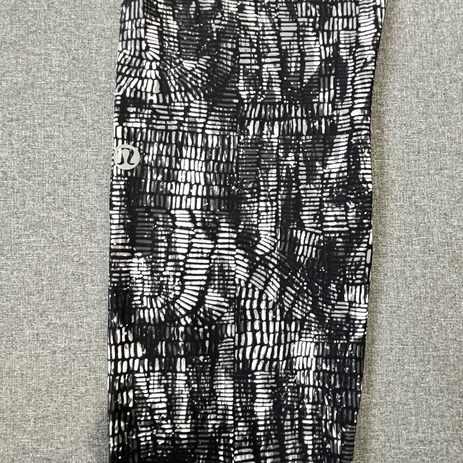 Lululemon Lululemon InStill Leggings Women’s 6 High-Rise Crop Black Size 28" / US 6 / IT 42 - 6 Thumbnail