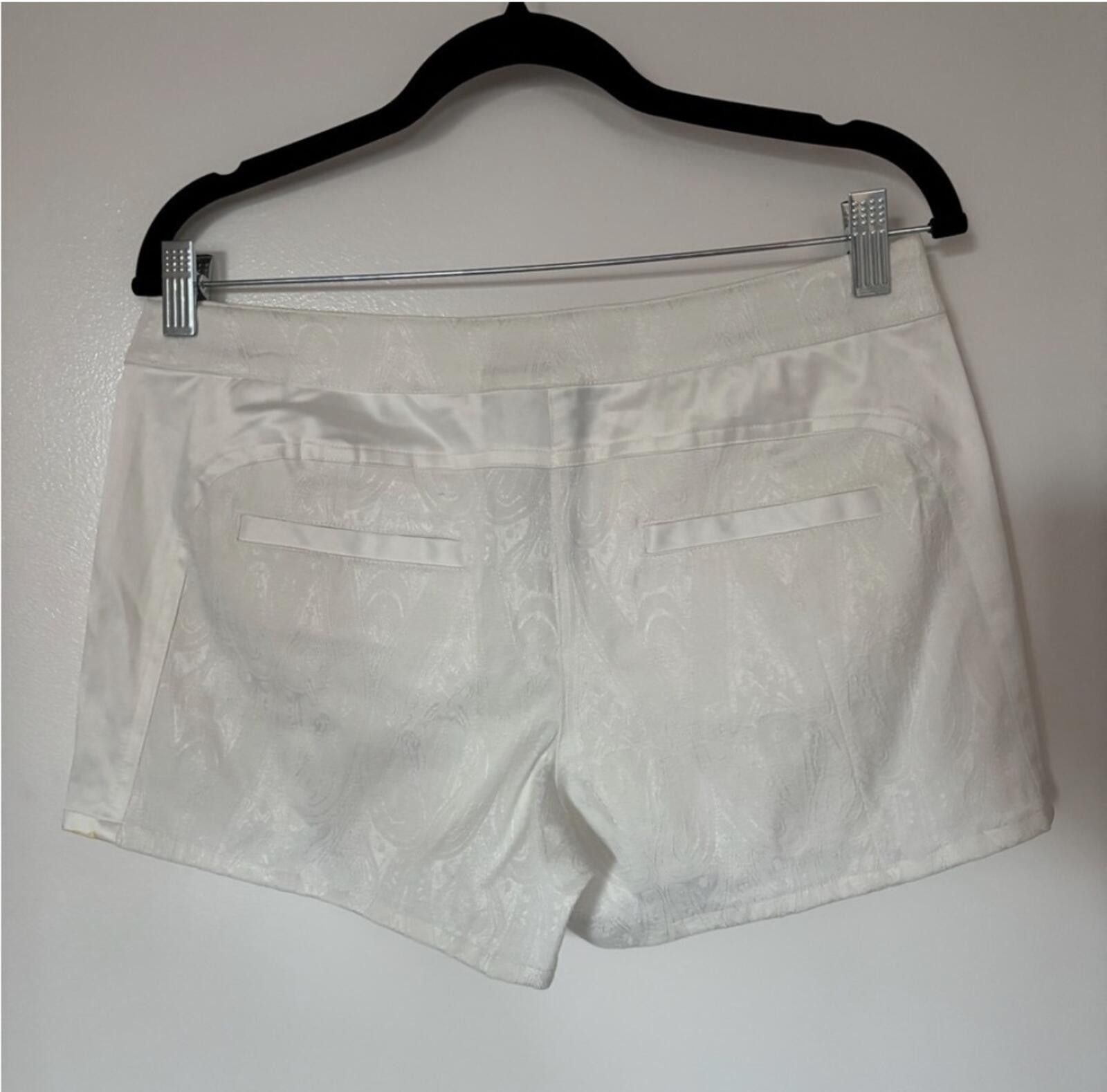 Forever 21 Forever 21 cream shorts Size 30" / US 8 / IT 44 - 5 Thumbnail