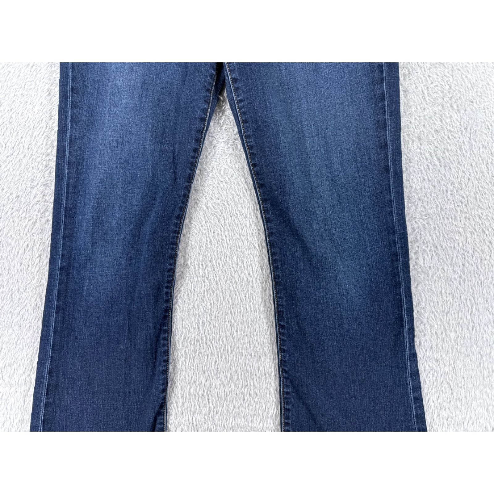 Lucky Brand VINTAGE Lucky Brand Jeans Women 8 Blue Denim Bootcut Mid Rise 28x33 5-Pocket Design Ladies Womens Jeans Blue USA 90s? Size 30" / US 8 / IT 44 - 3 Thumbnail