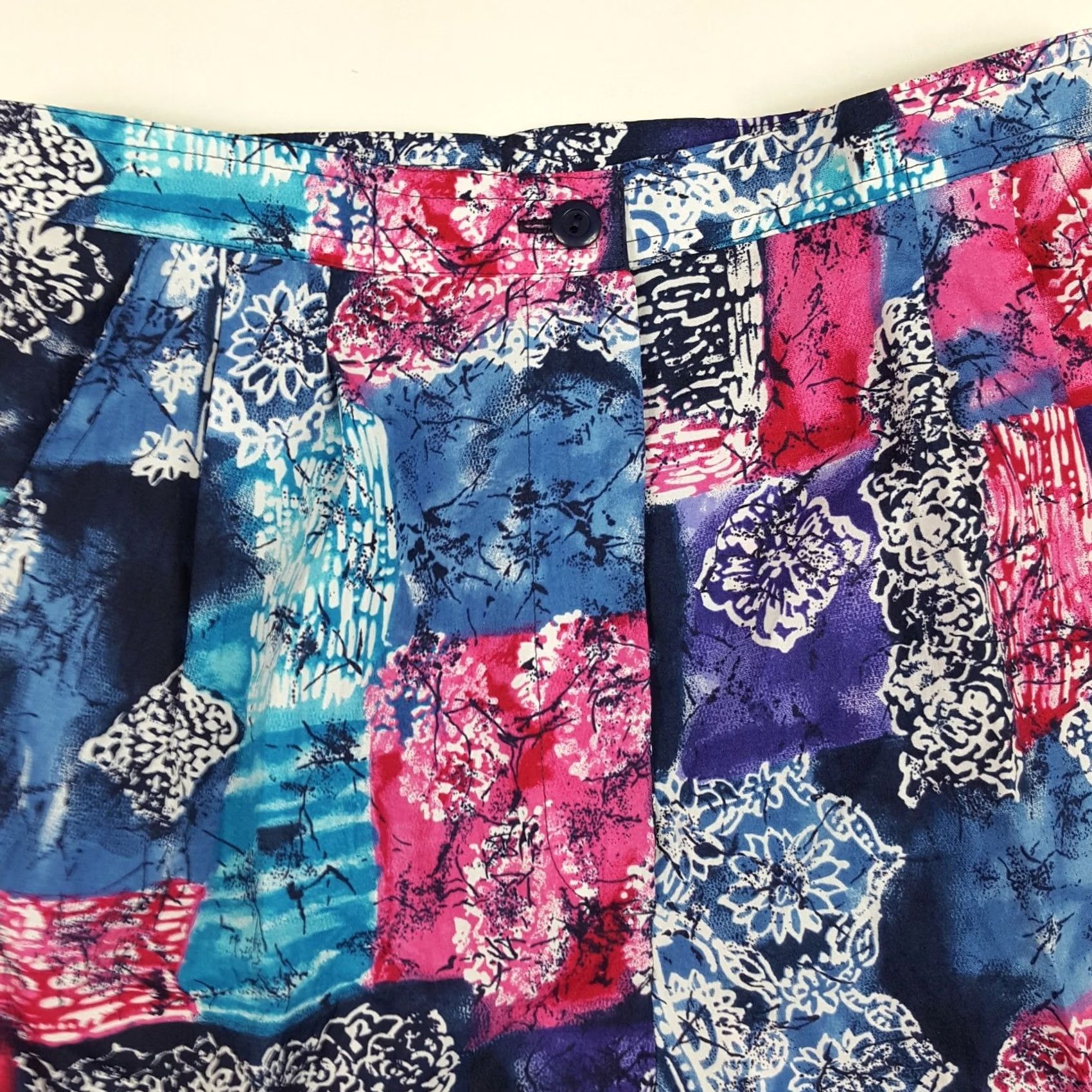 Vintage VINTAGE Flower Art Women's Size 4 Golf Tennis Outdoor Relaxed Pleated Shorts Size 28" / US 6 / IT 42 - 2 Thumbnail