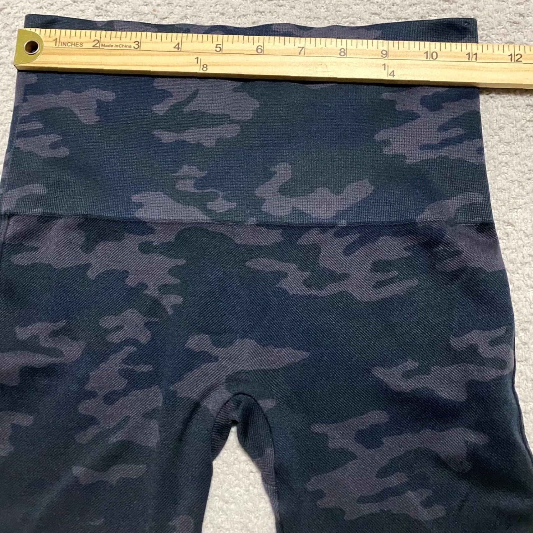 Spanx Spanx Womens Leggings S Gray Black Camo Look at Me Now Seamless Stretch Size 28" / US 6 / IT 42 - 6 Thumbnail