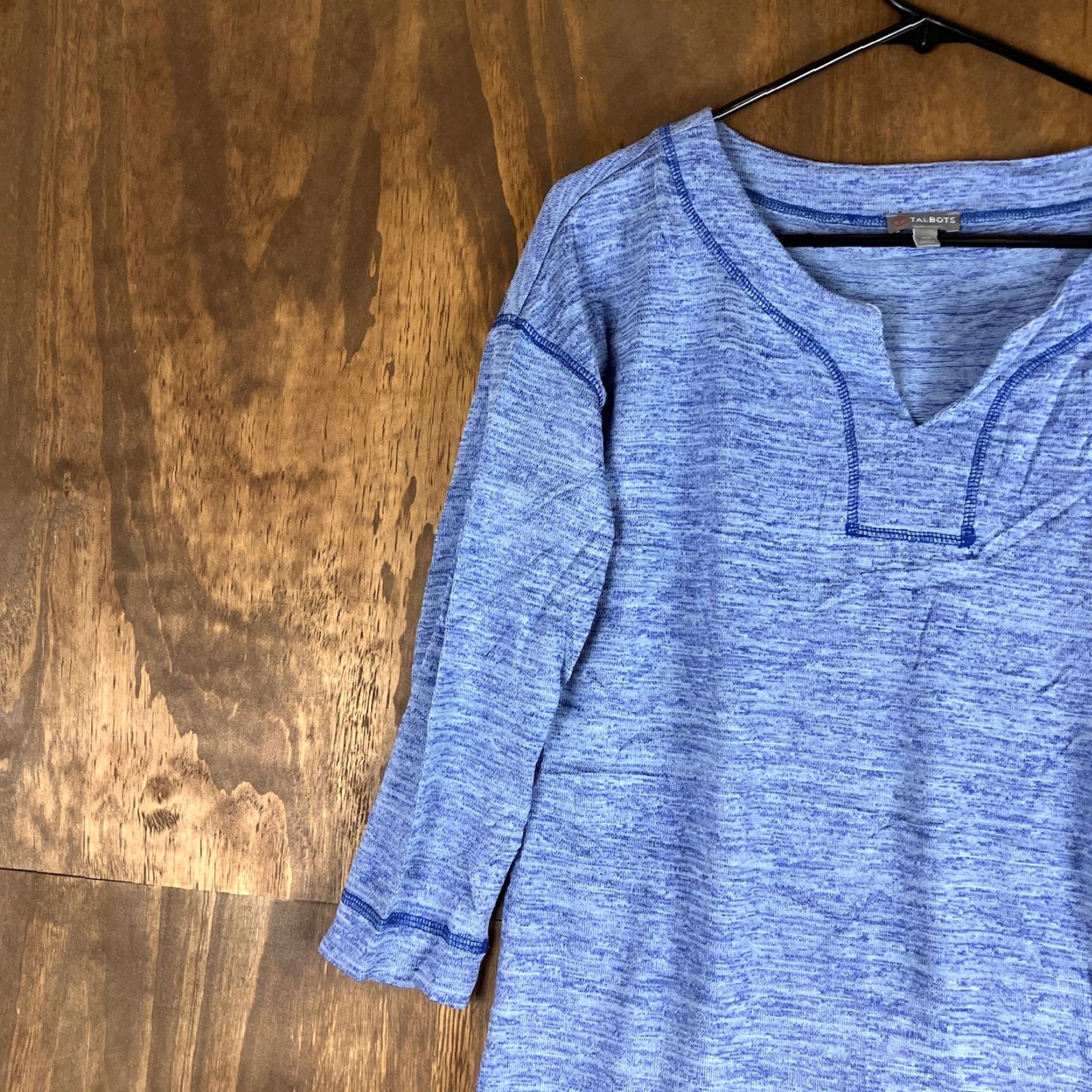 Talbots T by Talbots Shirt Women Blue 3/4 Sleeve Athletic Stretch XS V-Neck Relaxed Casual Size XS / US 0-2 / IT 36-38 - 4 Thumbnail