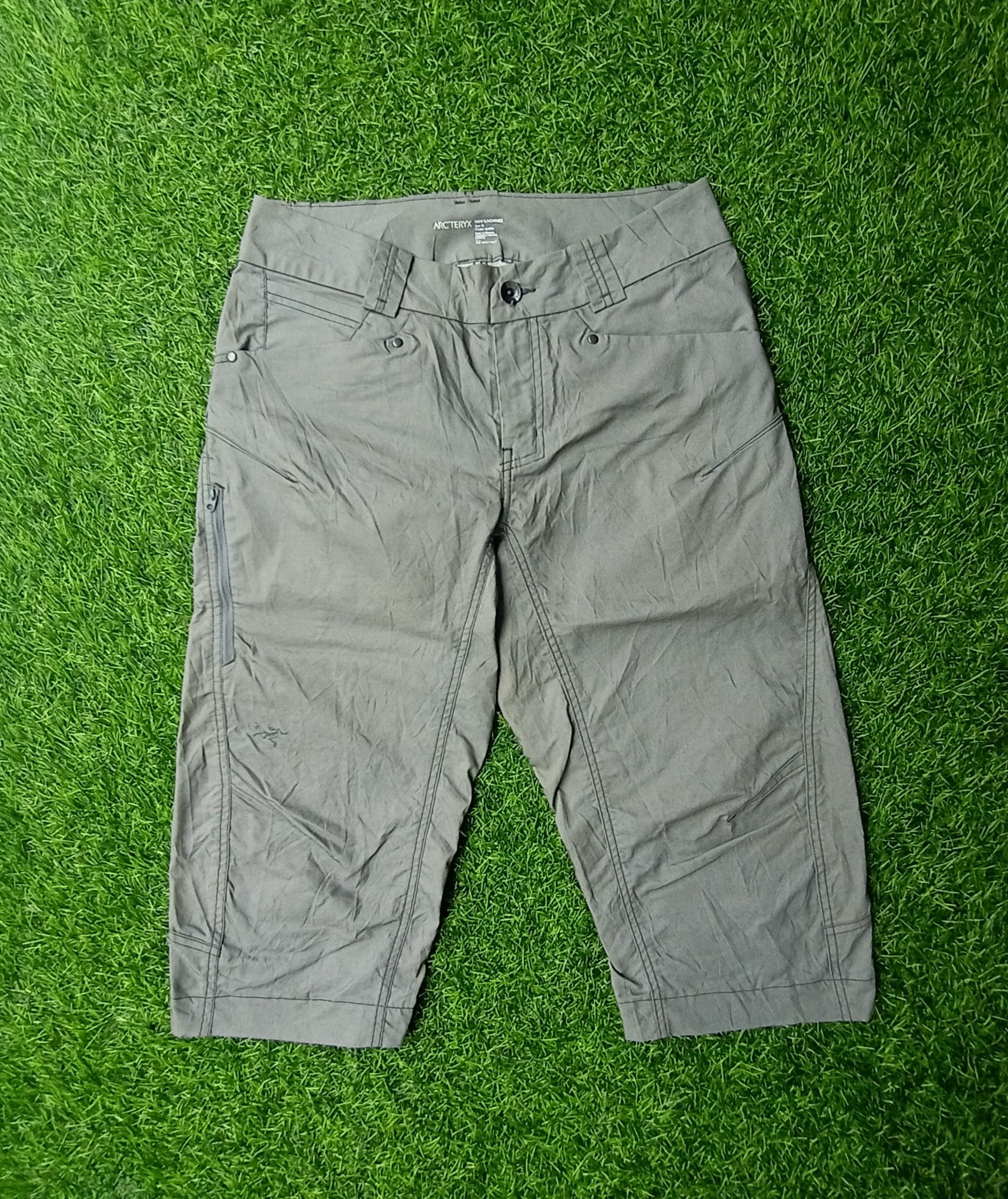 image of Arcteryx Arc'teryx Shorts Pants Waterproof in Grey, Men's (Size 32)