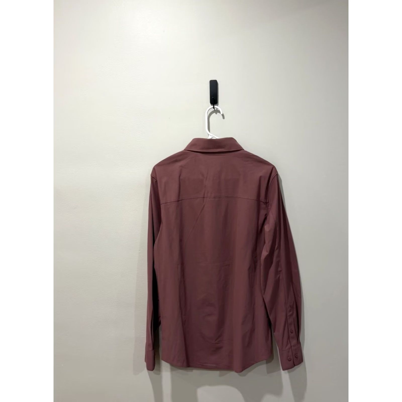 Fabletics Fabletics Button-Up Shirt Men M Red Long Sleeve Slim? Regular. Size US M / EU 48-50 / 2 - 2 Thumbnail
