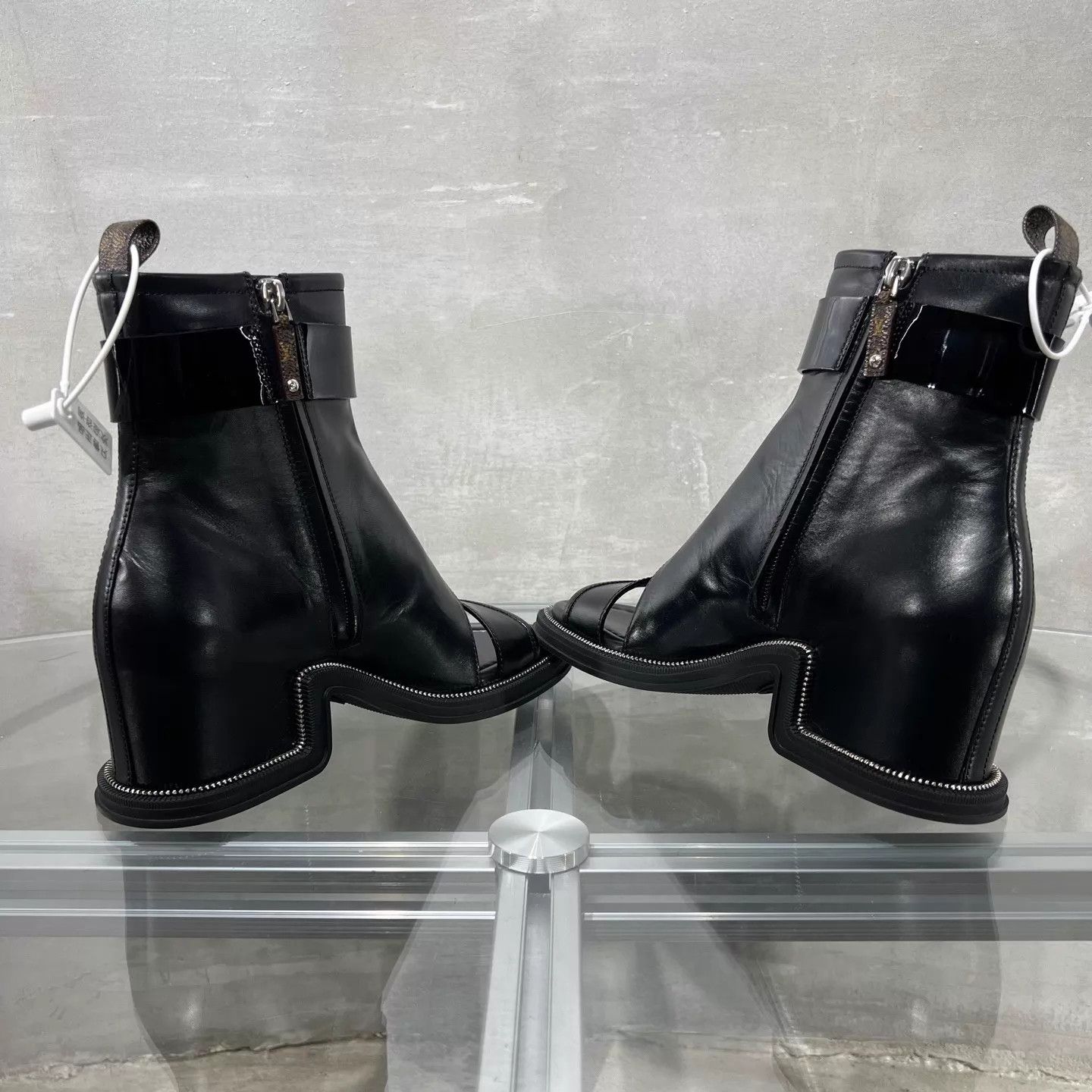 Louis Vuitton Louis Vuitton Moonlight Black Short Boots UK2 Size US 4.5 / IT 34.5 - 5 Thumbnail