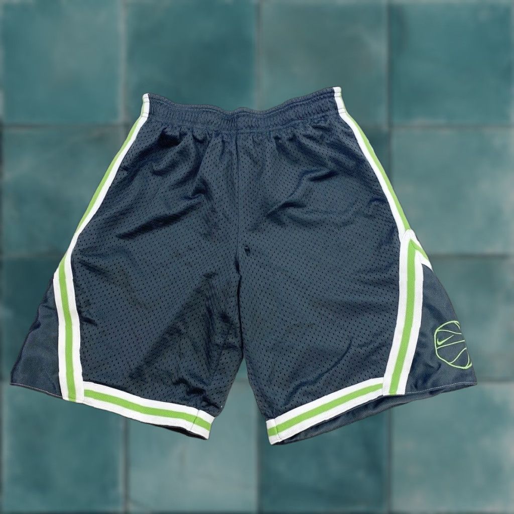 Nike Nike Reversible Basketball Shorts Mens Small Black Green Size US 29 - 1 Thumbnail