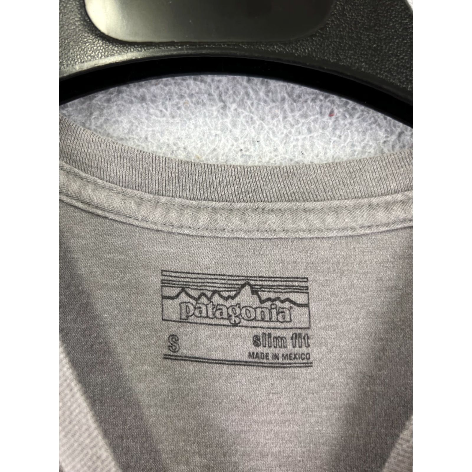 Patagonia Patagonia Shirt Men Small Gray Fitz Roy Print Short Sleeve Cotton Blend Crew Nec Size US S / EU 44-46 / 1 - 7 Thumbnail