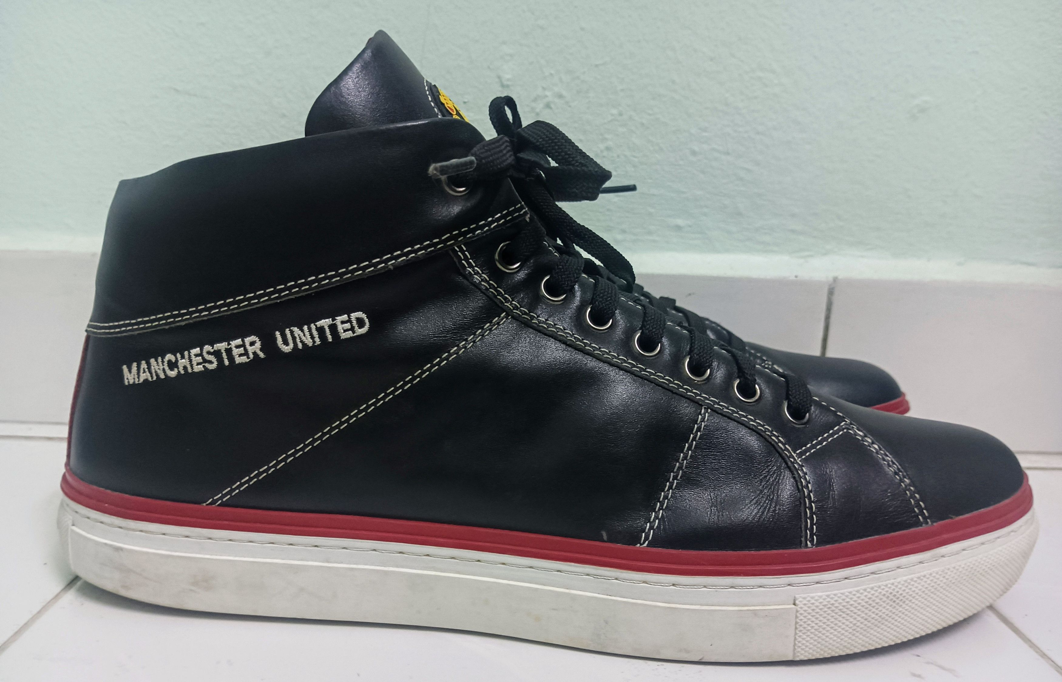 Other Manchester United - Trafford - MEN’S C300 Size US 12 / EU 45 - 2 Thumbnail
