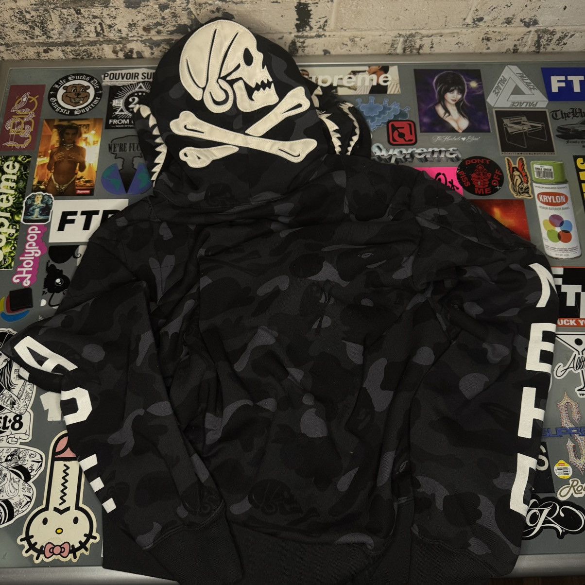 Bape × Neighborhood BAPE NBHD Camo Shark Hoodie Black XL Used Size US XL / EU 56 / 4 - 3 Thumbnail