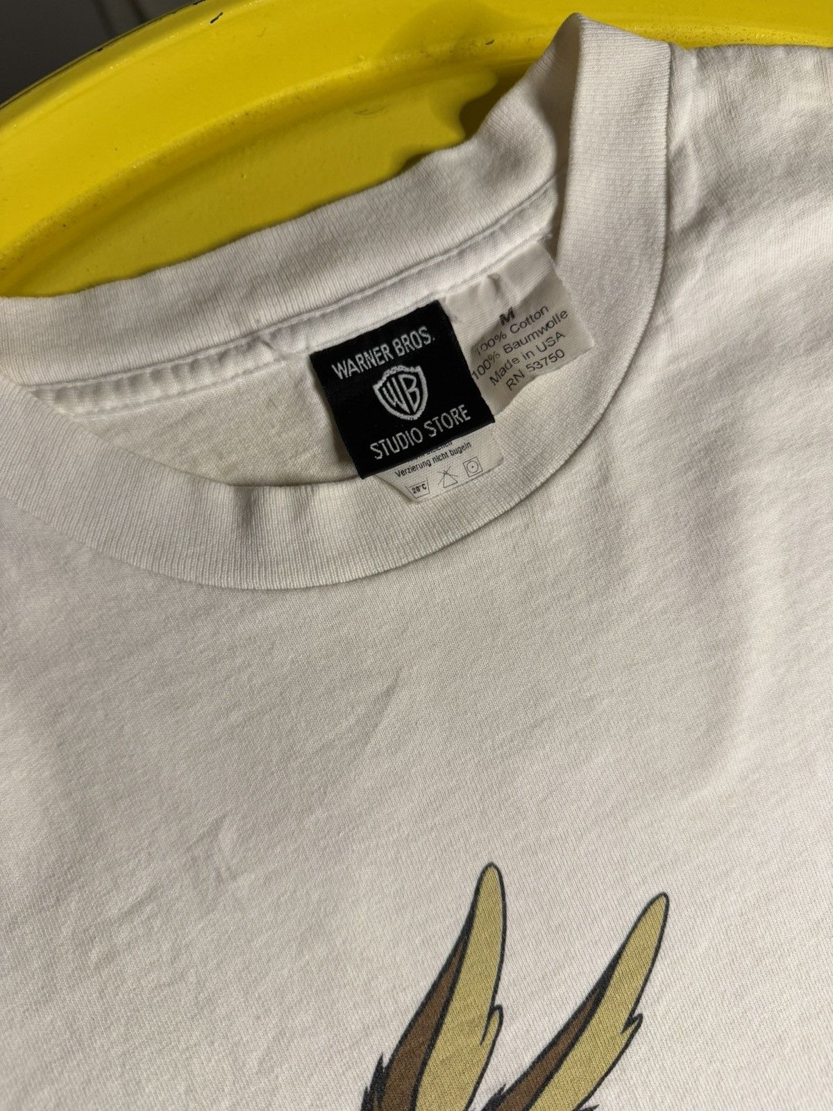 Vintage 1990s Looney toons Wil E Cyote single stitch vintage T-shirt Size US M / EU 48-50 / 2 - 2 Thumbnail