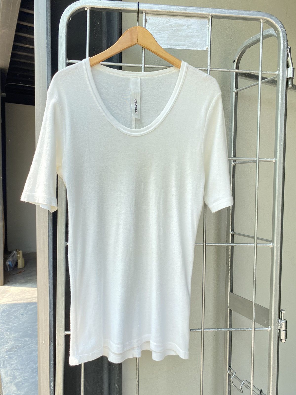 Attachment white tee