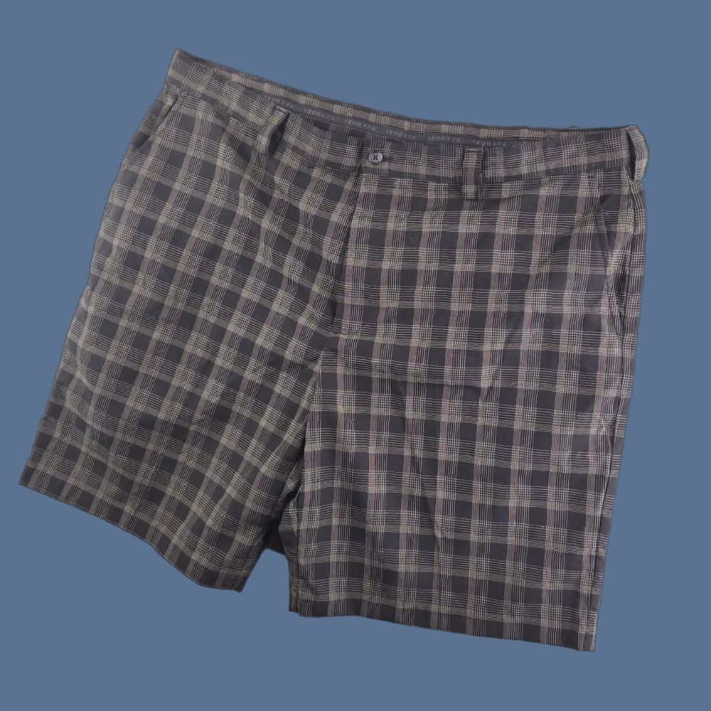 Izod IZOD Shorts Bermuda Mens 42 Black Golf 100% Polyester Check Flat Front Waist 42 Vintage No Mens Size US 42 / EU 58 - 1 Thumbnail