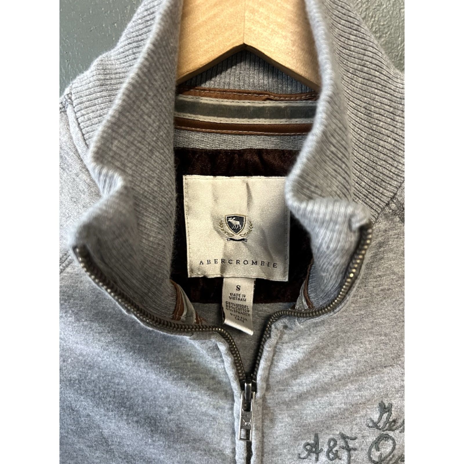 Abercrombie & Fitch VINTAGE Abercrombie & Fitch Logo Sweatshirt Gray Full Zip Mock Neck Embroidered Sweatshirt Womens S Small Activewear Shirt 90s Mens Womens Size S / US 4 / IT 40 - 3 Thumbnail