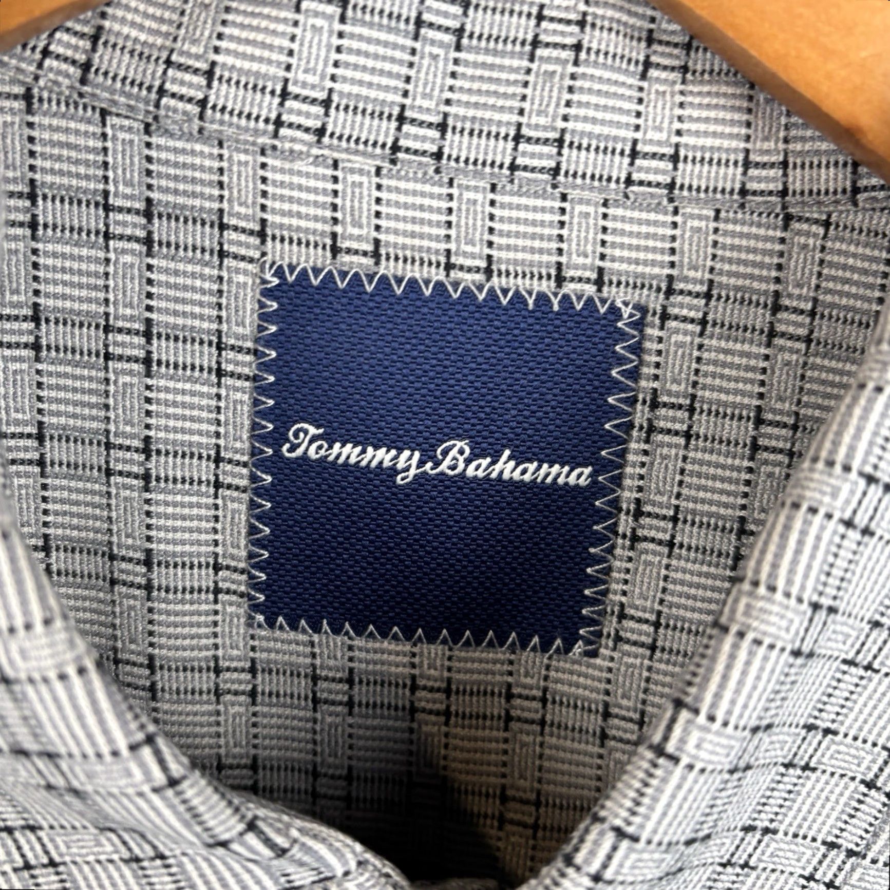 Tommy Bahama Tommy Bahama Shirt Mens XL Gray Geometric 100% Silk Short Sleeve Button-Up Collared Button Size US XL / EU 56 / 4 - 3 Thumbnail