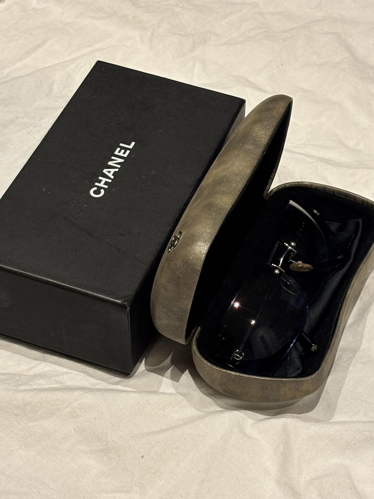 Chanel Chanel - Rimless Blue Gradient Sunglasses with Case Size ONE SIZE - 8 Thumbnail
